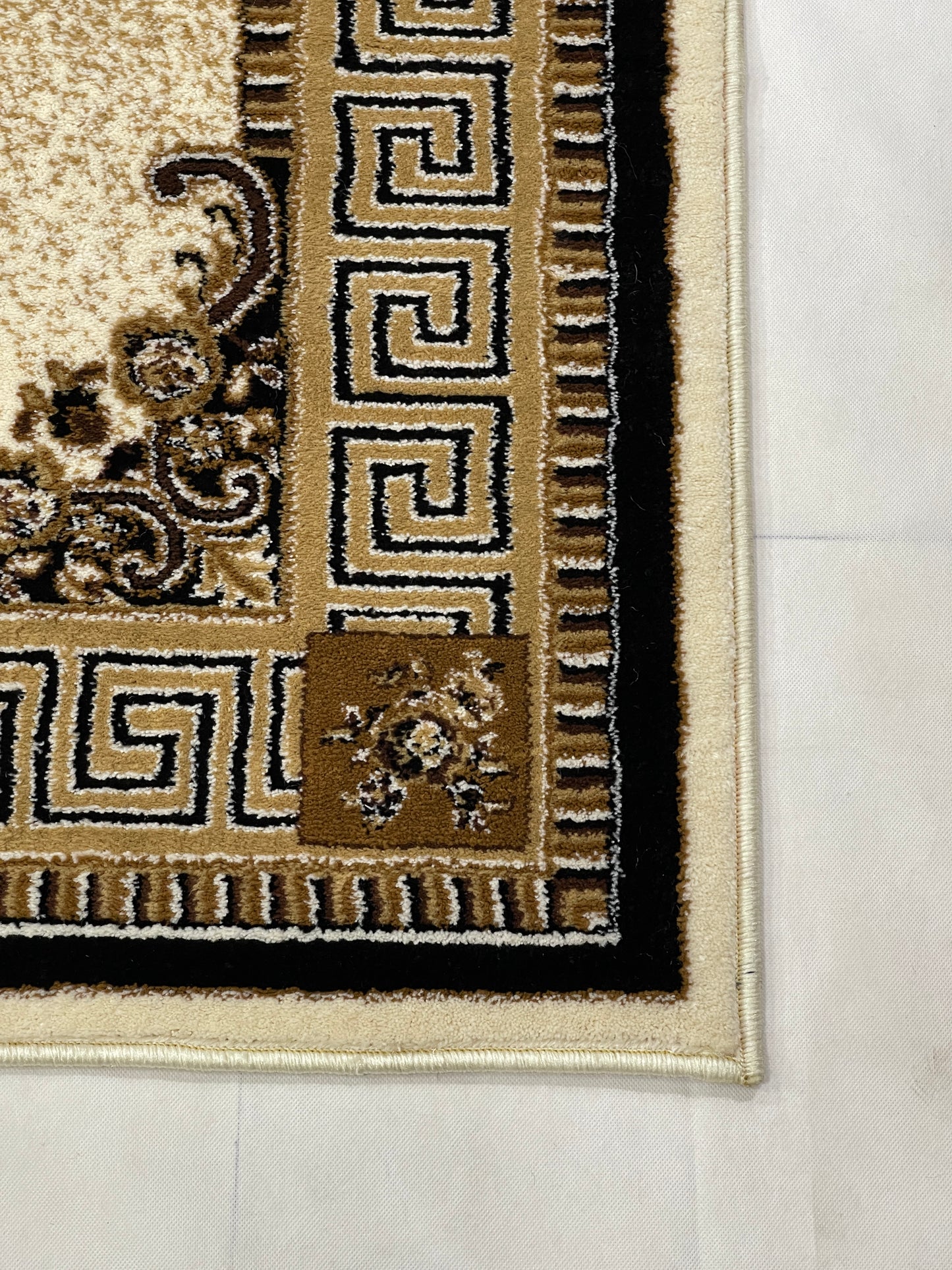 Versace Polypropylene Rug,back woven(Article-75-Off white)
Size : 5ft width  x 7.3ft length (150cm x 220cm)