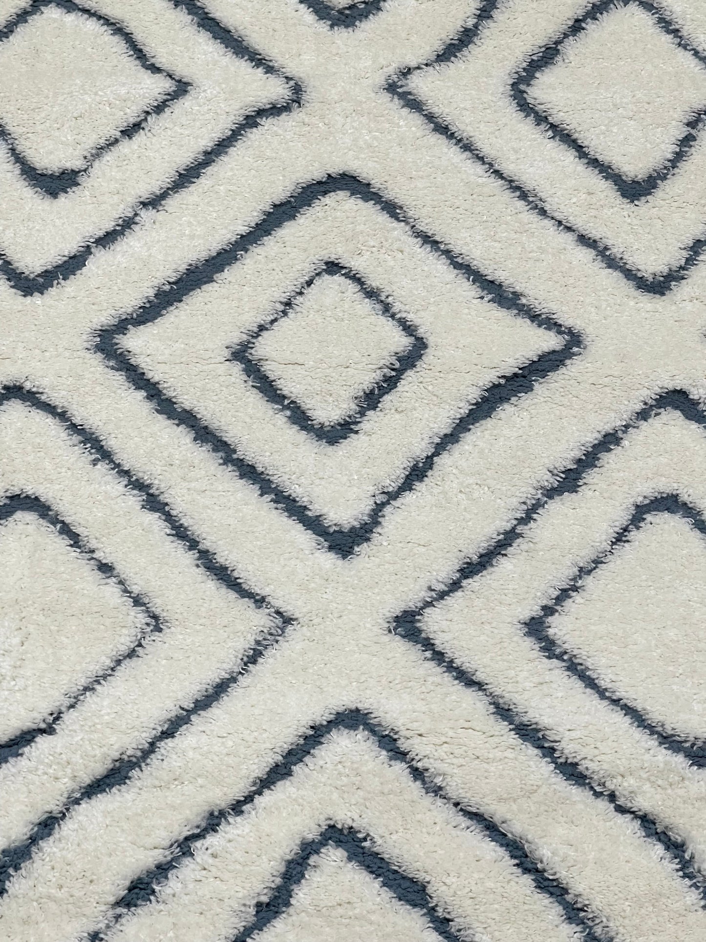 Turkish Shaggy Rug With Woven Back. 
Size : 5 Ft Width x 7.3 Ft Length (160cm x 220cm)
Article-02-Off White