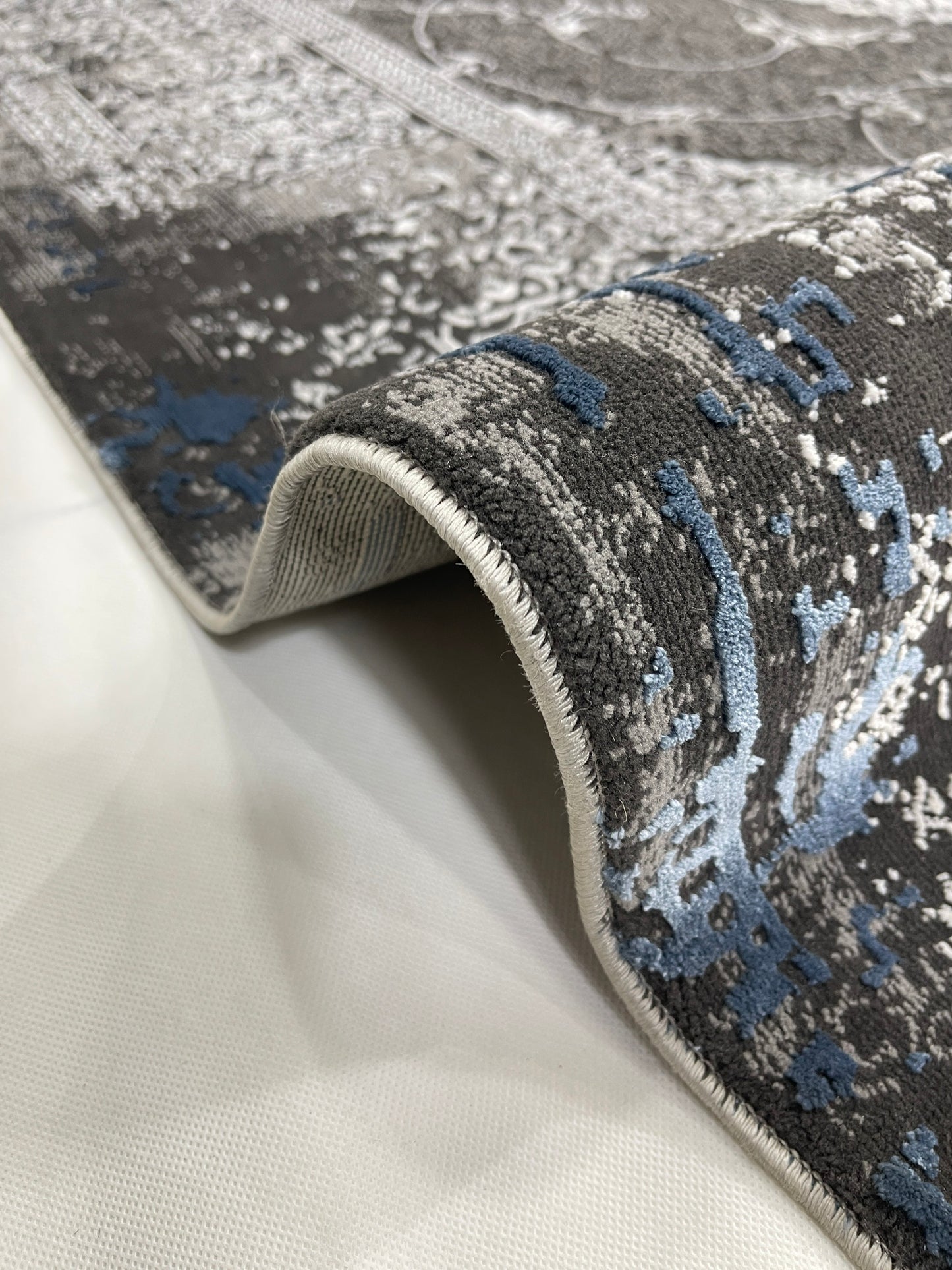 New Turkish Silk (Surya B) 
Size: 6.6 ft width x 9.6 ft length (200cm x 290cm)
Article -629- Grey & Blue