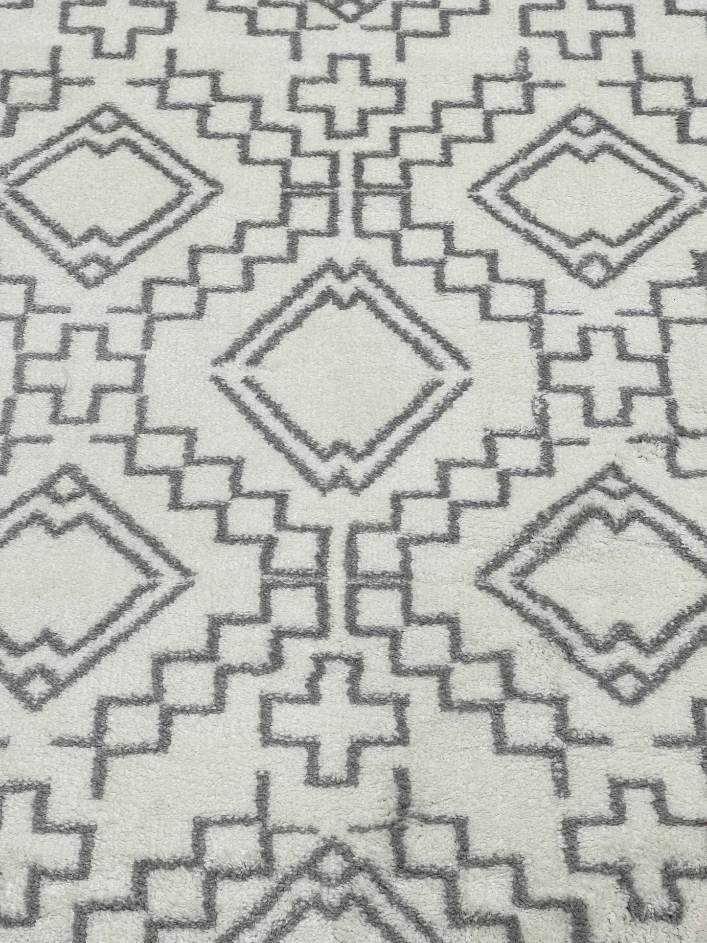 Turkish Shaggy Rug With Woven Back.  Size : 5 Ft Width x 7.3 Ft Length (160cm x 220cm) Article-04-Off White