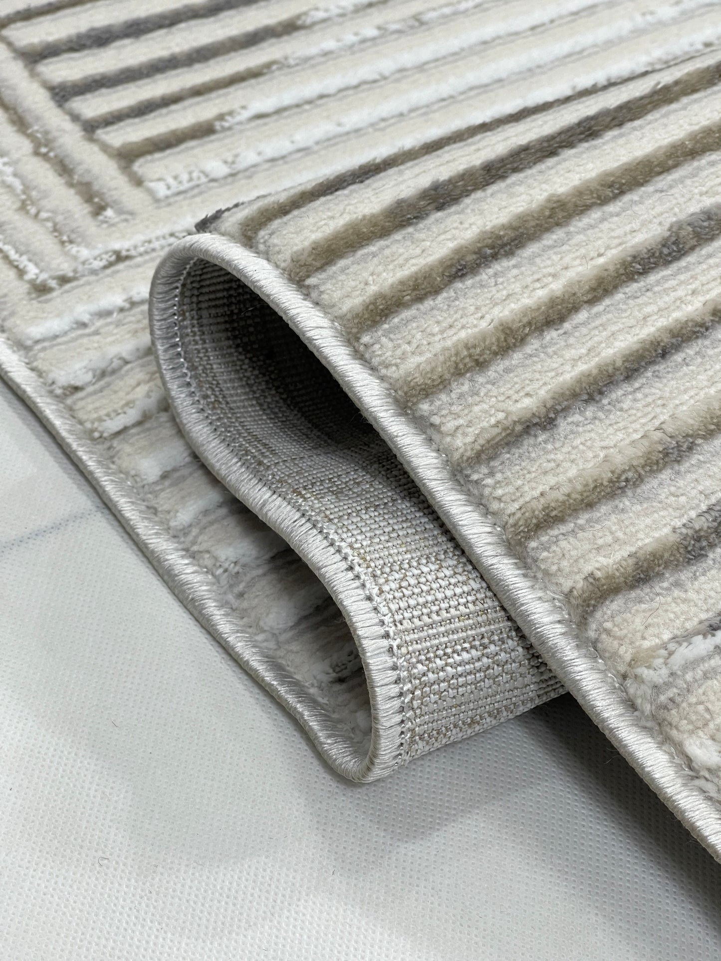 New Turkish Silk (Surya A) 
Size: 6.6 ft width x 9.6 ft length (200cm x 290cm)
Article -612- Off White