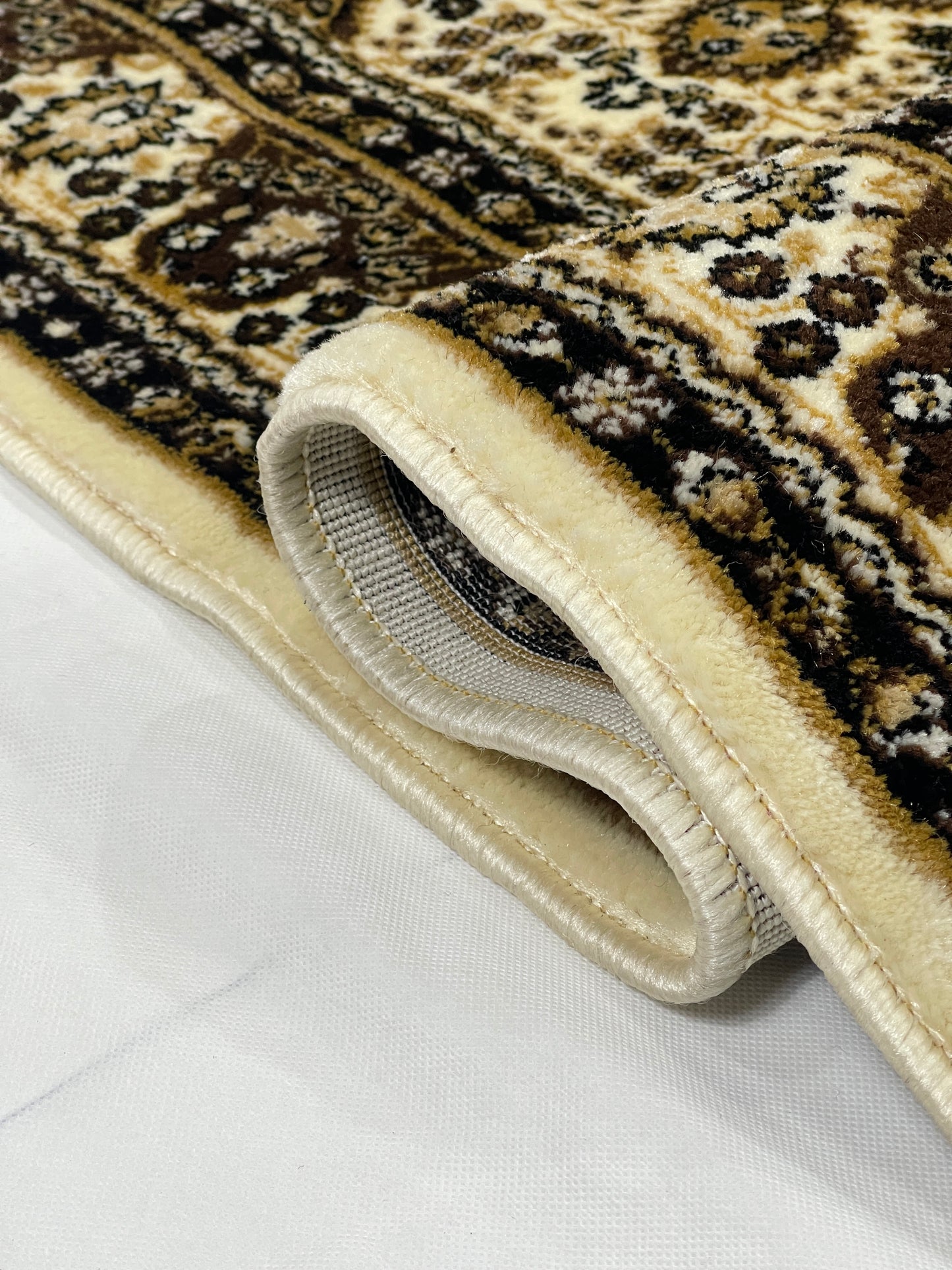 Persian polypropylene Rug,back woven(Article-25-Off White)
Size : 5ft width  x 7.3ft length (150cm x 220cm)