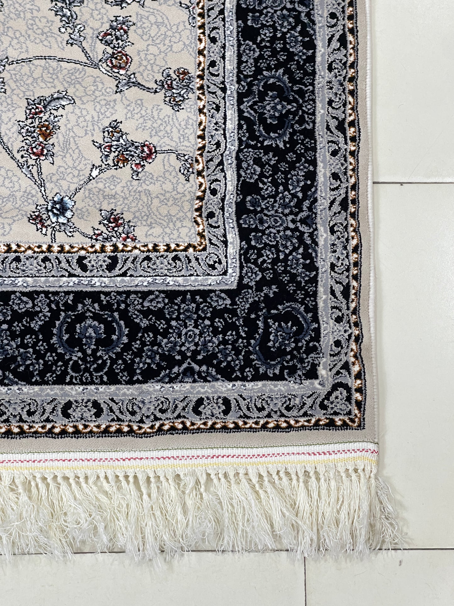 Irani  Acrylic 700 Reeds
Article -209-Off white
Size : 3 ft width x 5 ft length (100cm x 150cm)
