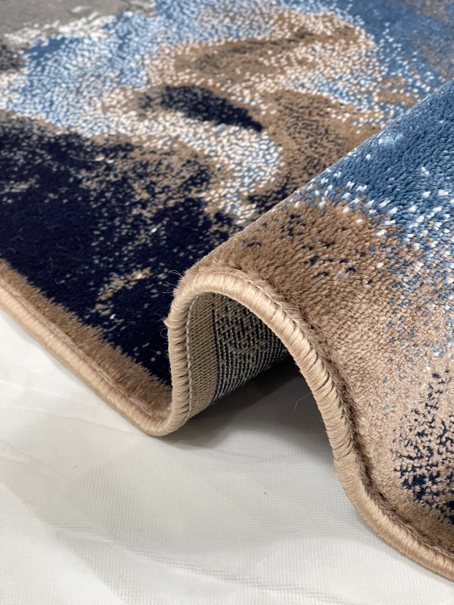 Mink Modern Polypropylene Woven Rug.  Size : 2.6 ft width x 6.6 ft length  (80 cm x 200cm)