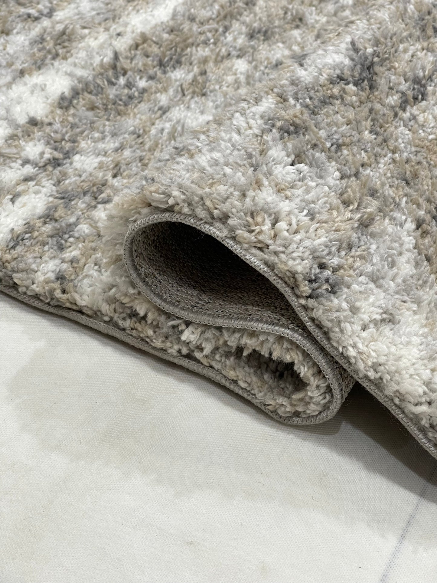 Turkish Shaggy Rug With Woven Back.  Size : 5 Ft Width x 7.3 Ft Length (160cm x 220cm) Article-09-Off White, Grey