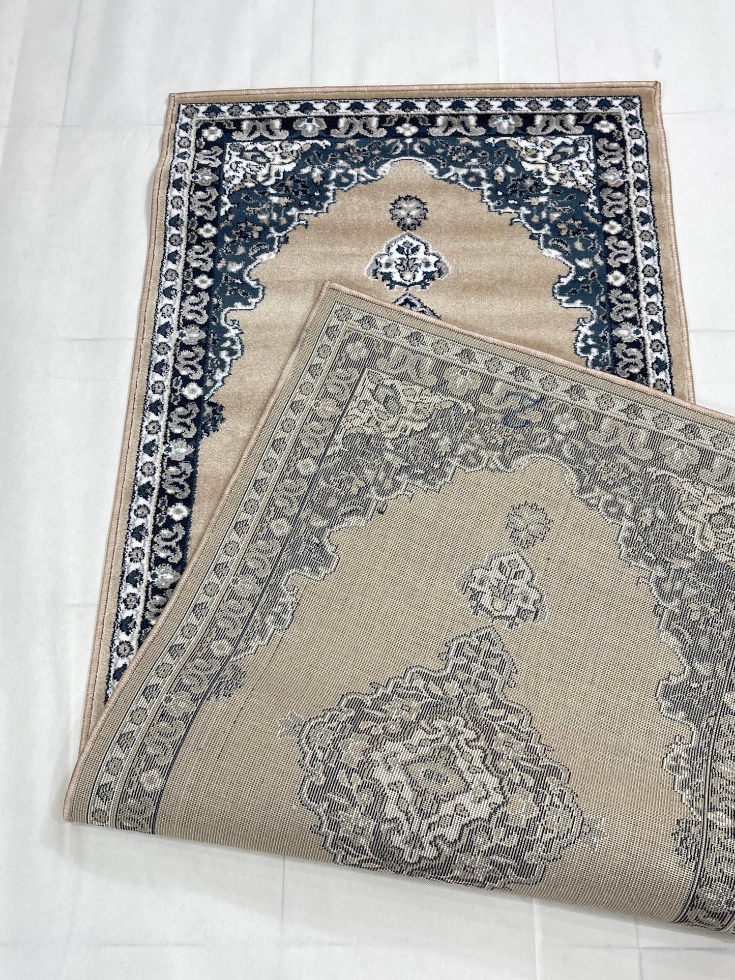 Mink Persian Polypropylene Woven Rug.
 Size : 2.6 ft width x 6.6 ft length
 (80 cm x 200cm)