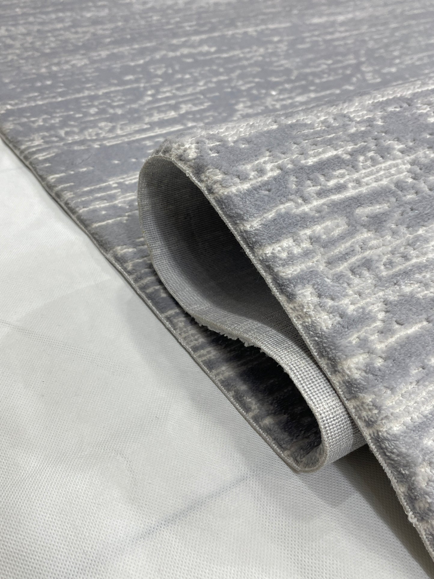 New Turkish Silk (Surya B) 
Size: 6.6 ft width x 9.6 ft length (200cm x 290cm)
Article -619- Grey