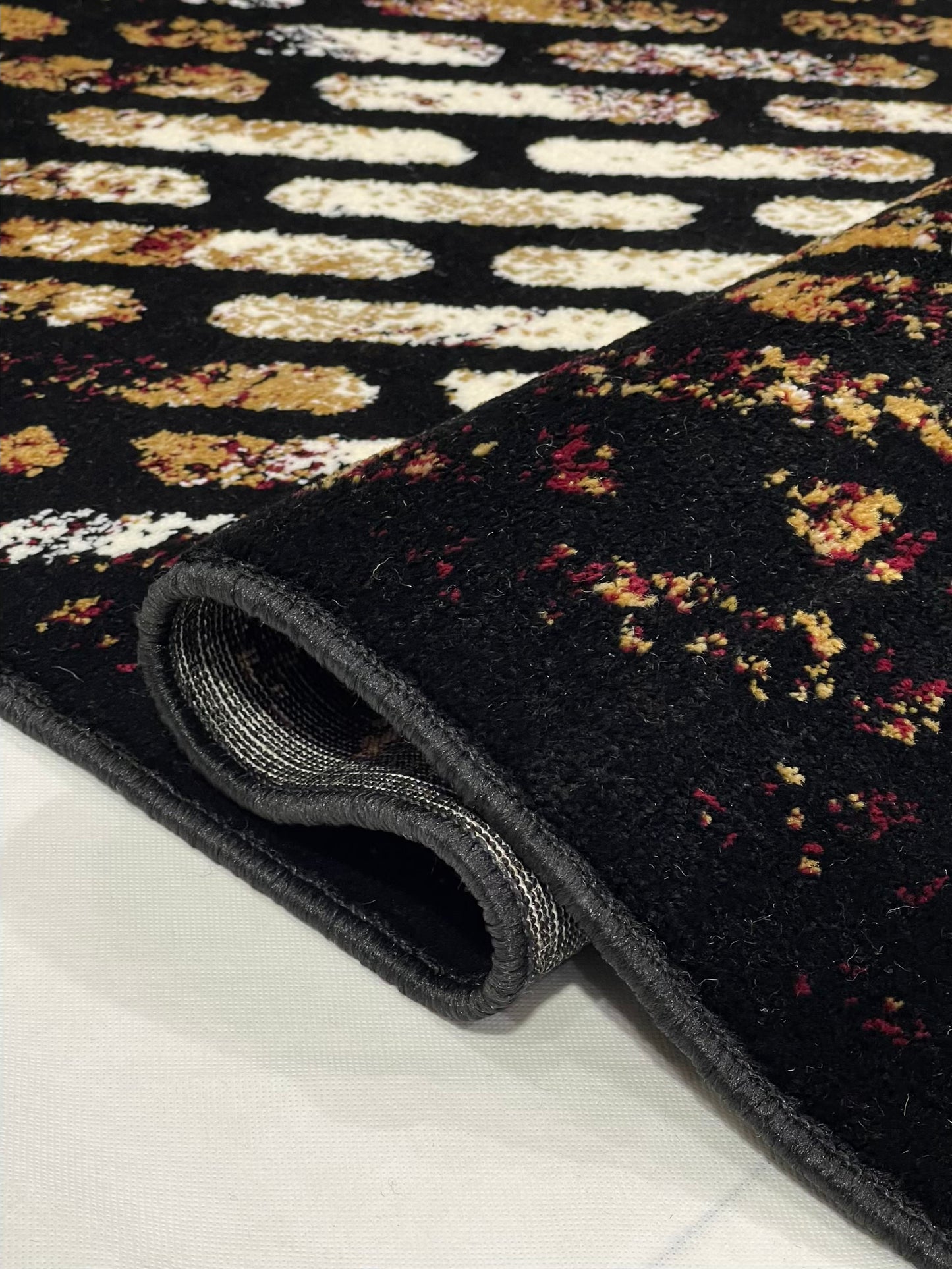 Modern Polypropylene Rug,Woven Back (Article-172-Black ) Size : 4 ft width x 5.6 ft length (120 cm x 170 cm)