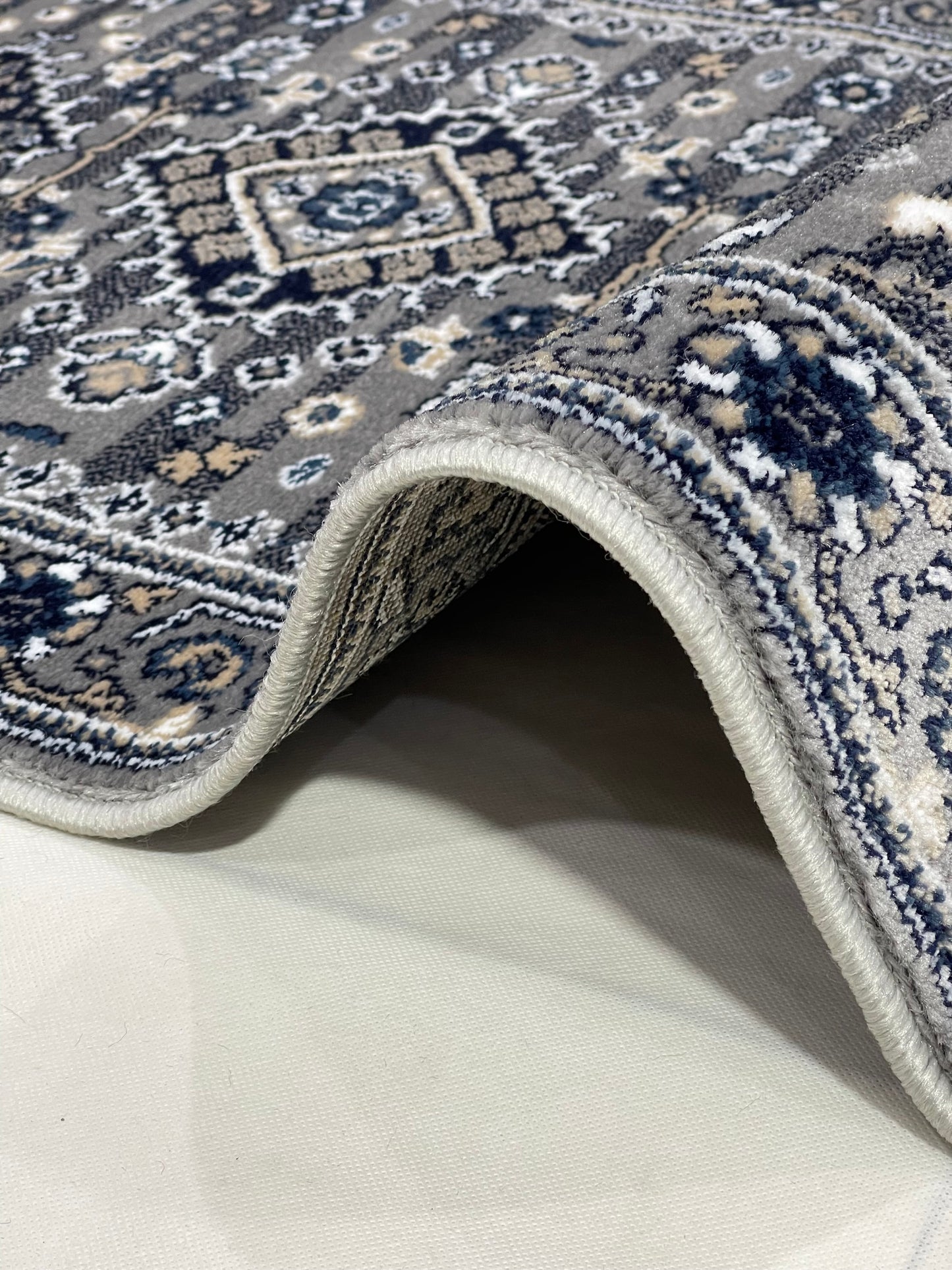 Grey Persian Polypropylene Woven Rug.  Size : 2.6 ft width x 6.6 ft length  (80 cm x 200cm)