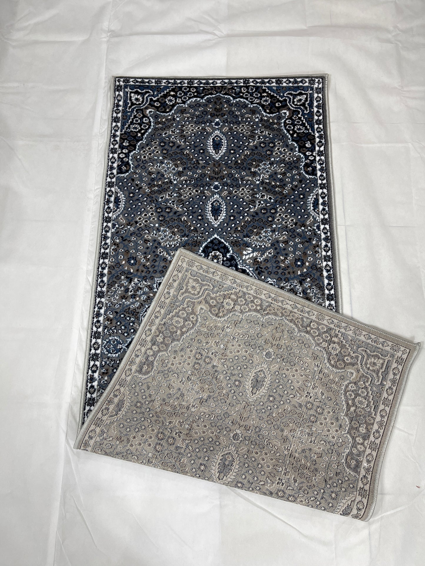 Grey Persian Polypropylene Woven Rug.  Size : 2.6 ft width x 6.6 ft length  (80 cm x 200cm)