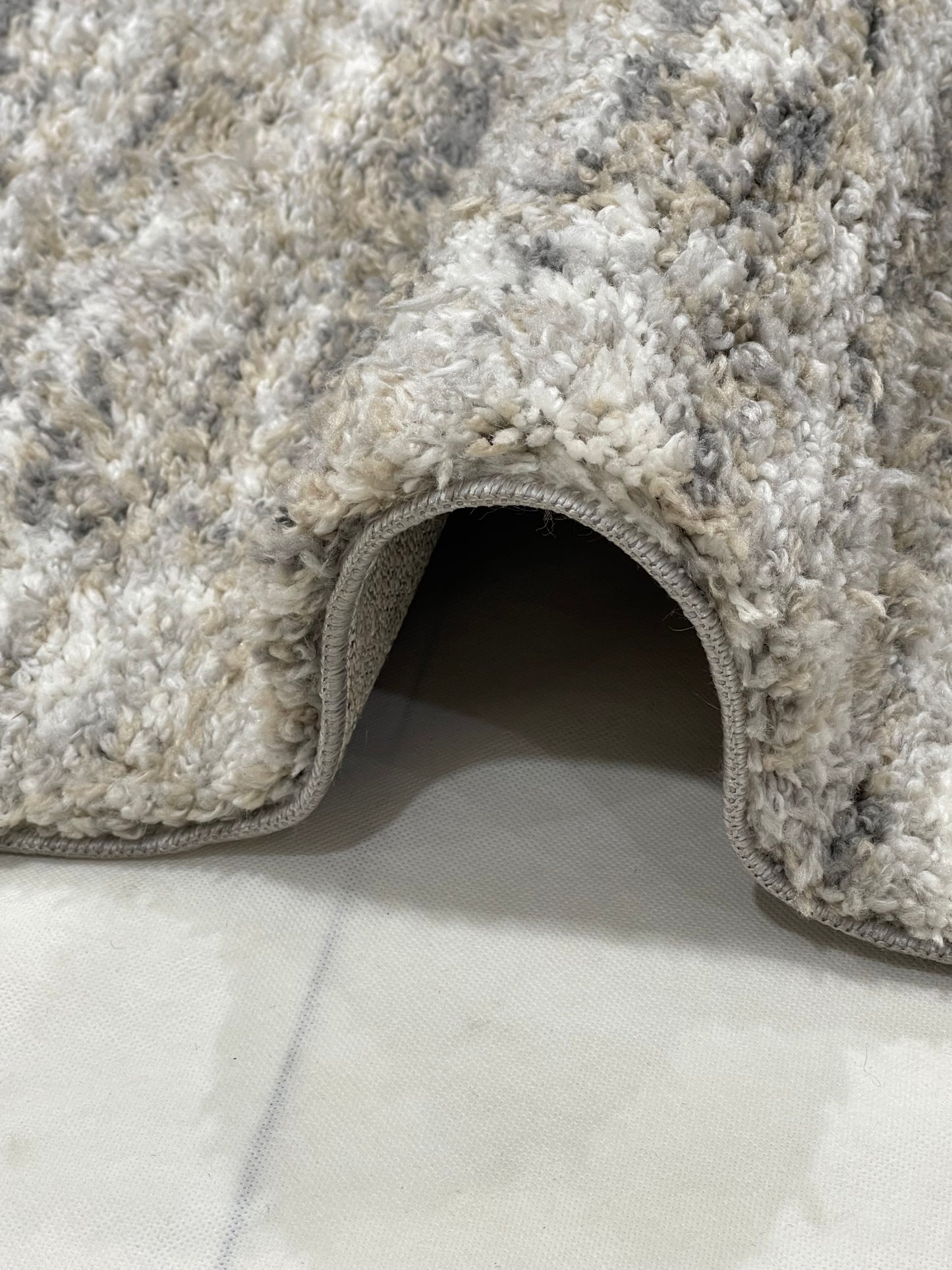 Turkish Shaggy Rug With Woven Back.  Size : 5 Ft Width x 7.3 Ft Length (160cm x 220cm) Article-09-Off White, Grey