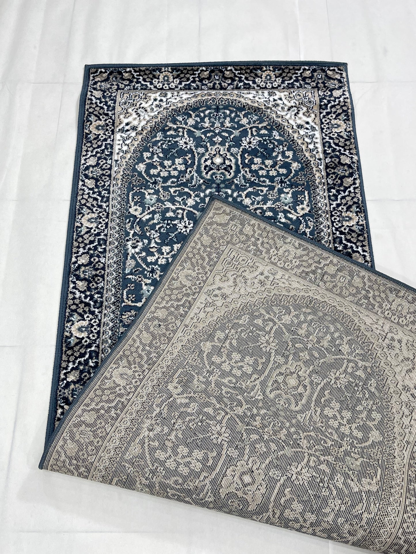 Blue Persian Polypropylene Woven Runner.
Size : 2.6 ft width x 6.6 ft length 
(80 cm x 200 cm)