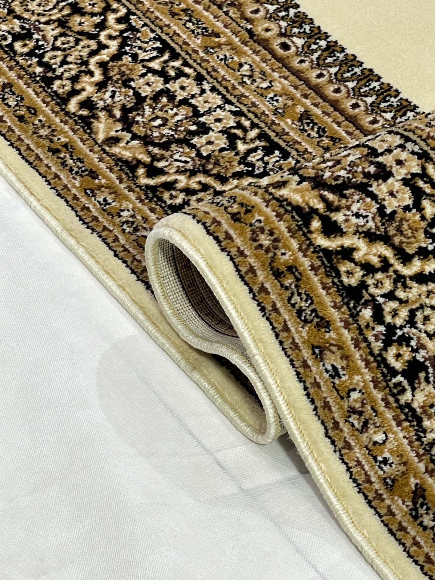 Persian polypropylene Rug,back woven(Article-22-Off white)
Size : 5ft width  x 7.3ft length (150cm x 220cm)