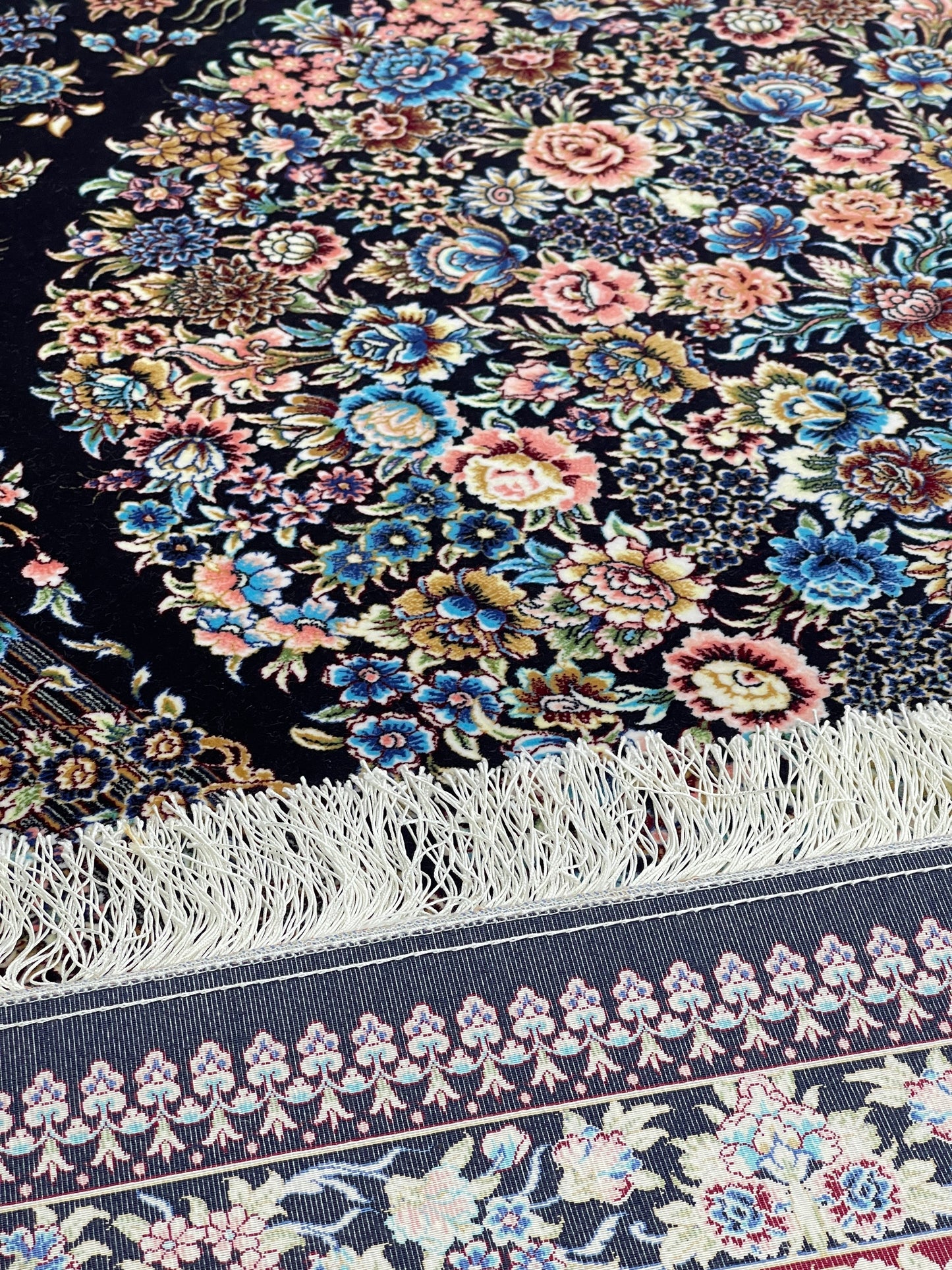 Irani Top Quality 
Mixture of 12 colours
1500 Reeds Acrylic Rug With Jute Back (04)
Size : 6.6 Ft Width x 9.6 Ft Length
