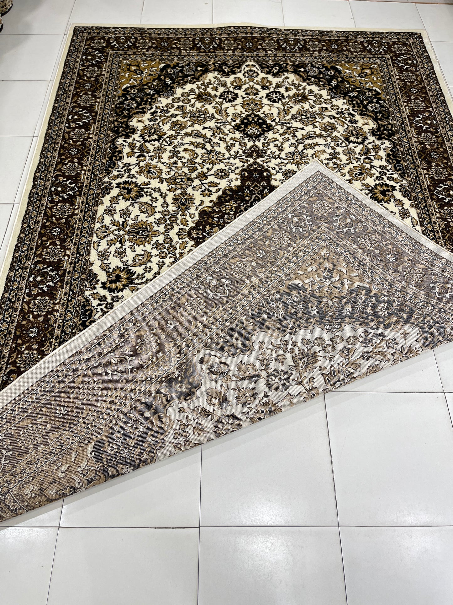 Persian polypropylene Rug,back woven(Article-01-Off white)
Size : 6.6 ft width x 9.6 ft length (200cm x 290cm)
