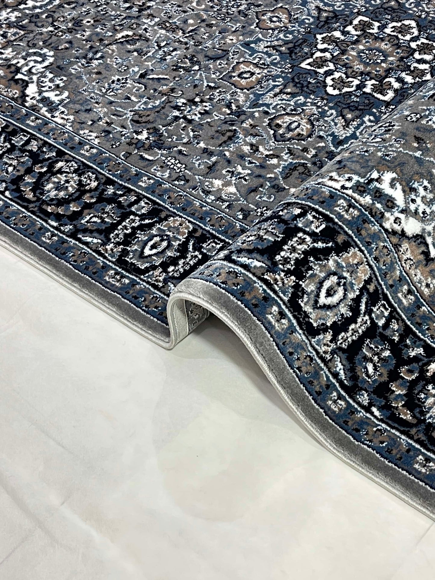 Persian polypropylene Rug,back woven(Article-35-Grey )
Size : 5ft width  x 7.3ft length (150cm x 220cm)