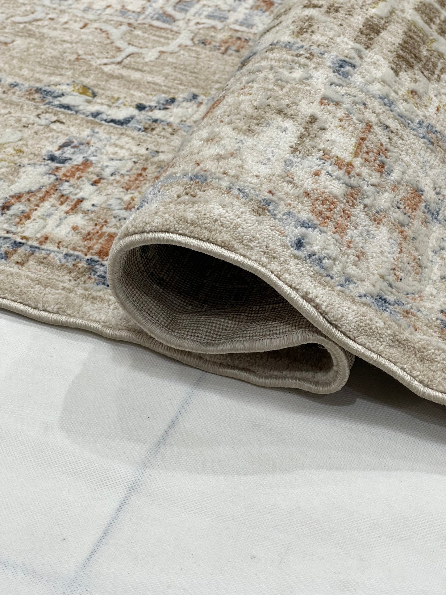 Turkish Polypropylene Silk. Woven Back (Article-1670-Off white )
Size : 5ft width  x 7.3ft length (150cm x 220cm)