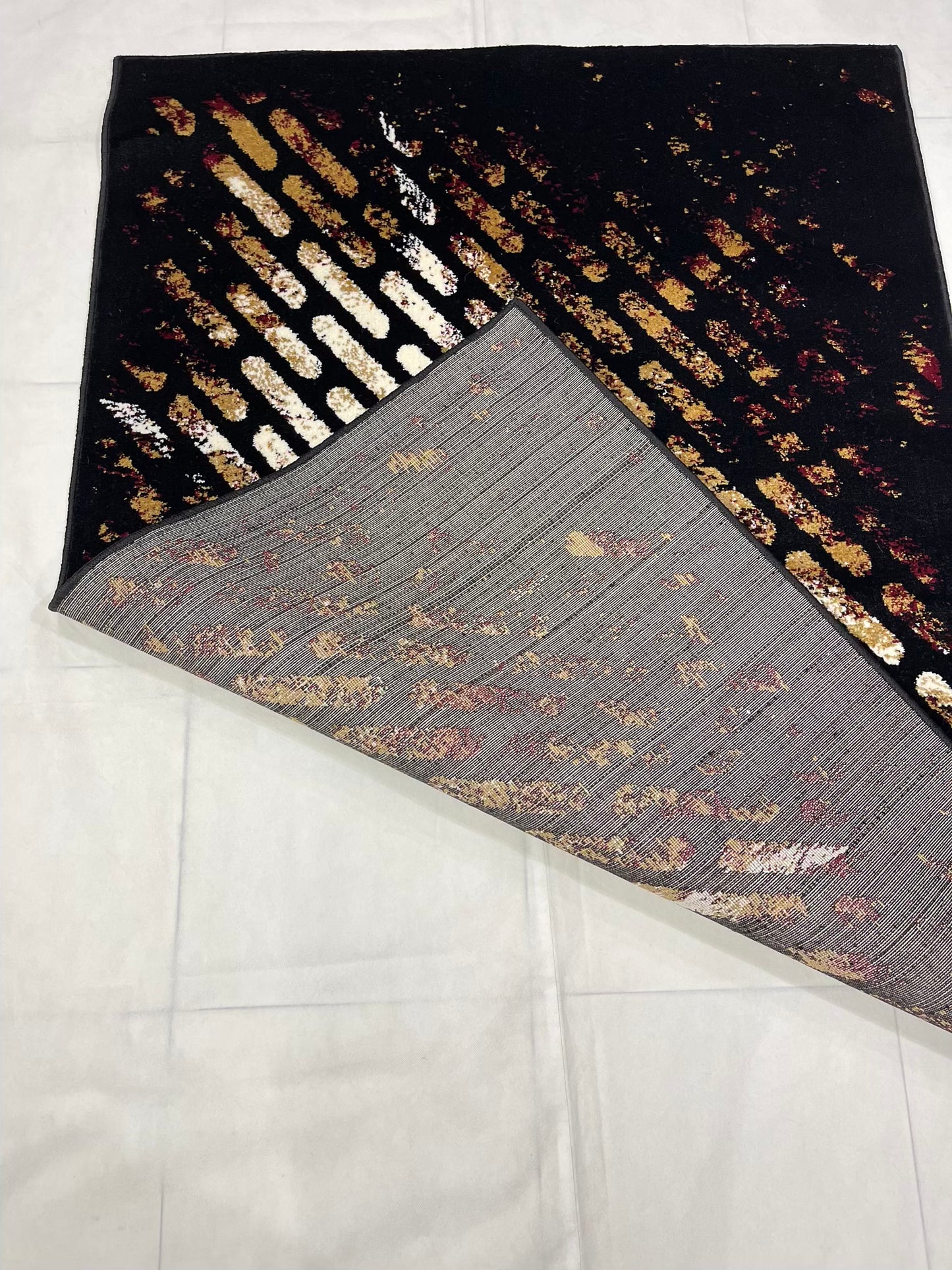 Modern Polypropylene Rug,Woven Back (Article-172-Black ) Size : 4 ft width x 5.6 ft length (120 cm x 170 cm)
