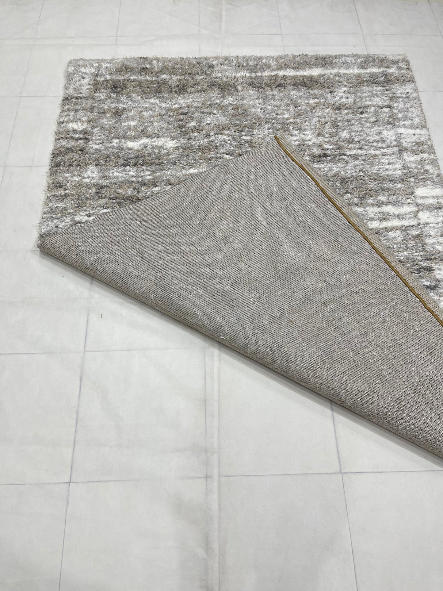 Turkish Shaggy Rug With Woven Back.  Size : 5 Ft Width x 7.3 Ft Length (160cm x 220cm) Article-09-Off White, Grey