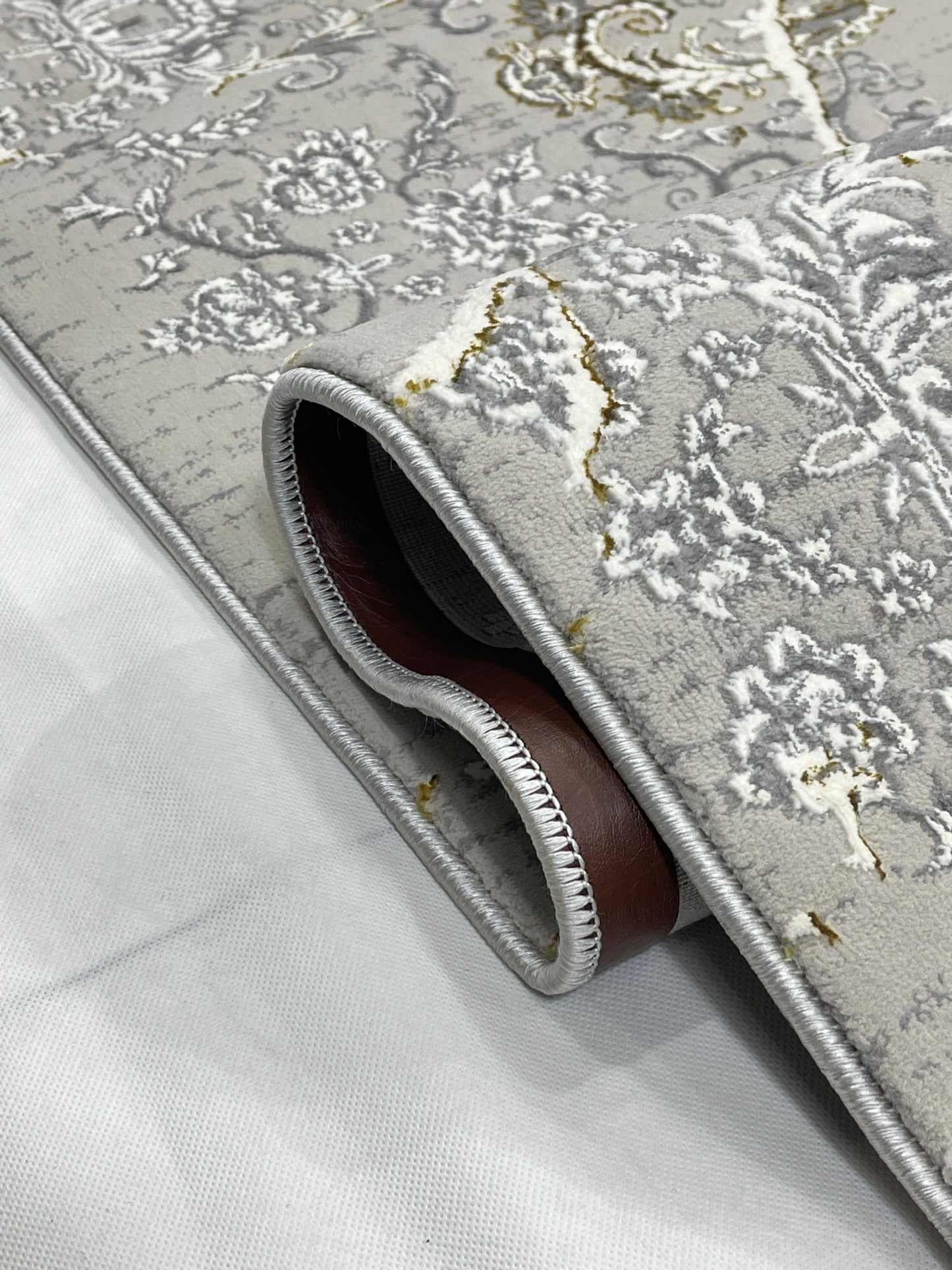 New Turkish Silk (Surya A) 
Size: 6.6 ft width x 9.6 ft length (200cm x 290cm)
Article -628- Off White