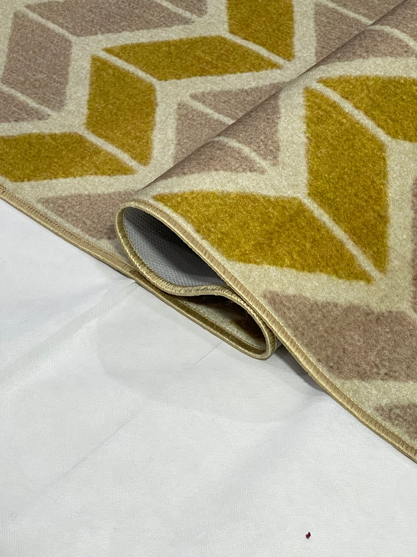 Modern Non-Woven TPR Anti Slip Rug.
Size : 5ft width  x 7.8ft length (150cm x 230cm)
Article-2702-Beige