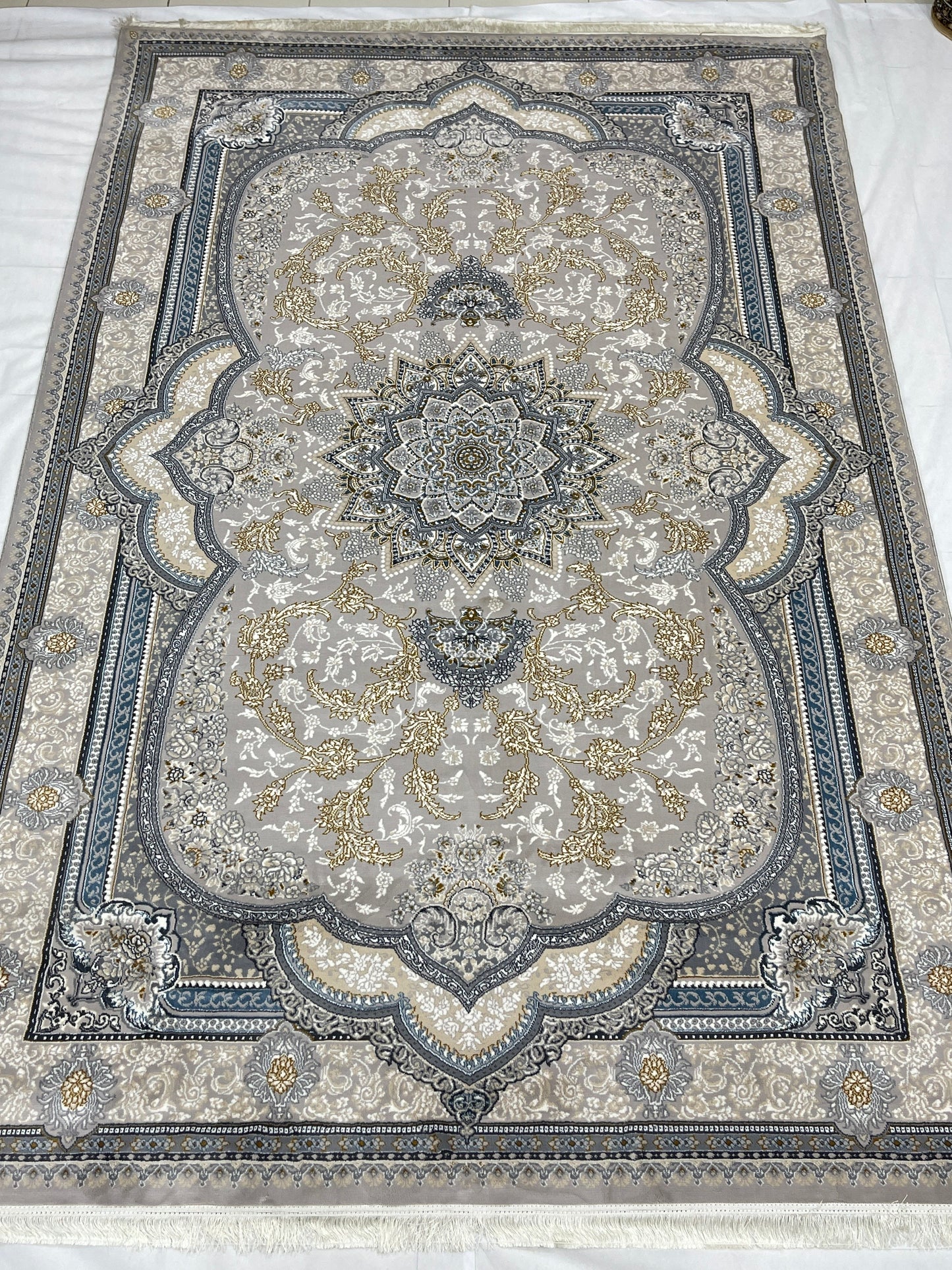 Persian Thick Woven Rug. 
(Article -641-Grey )
Size: 6.6 ft width x 9.6 ft length (200cm x 290cm)