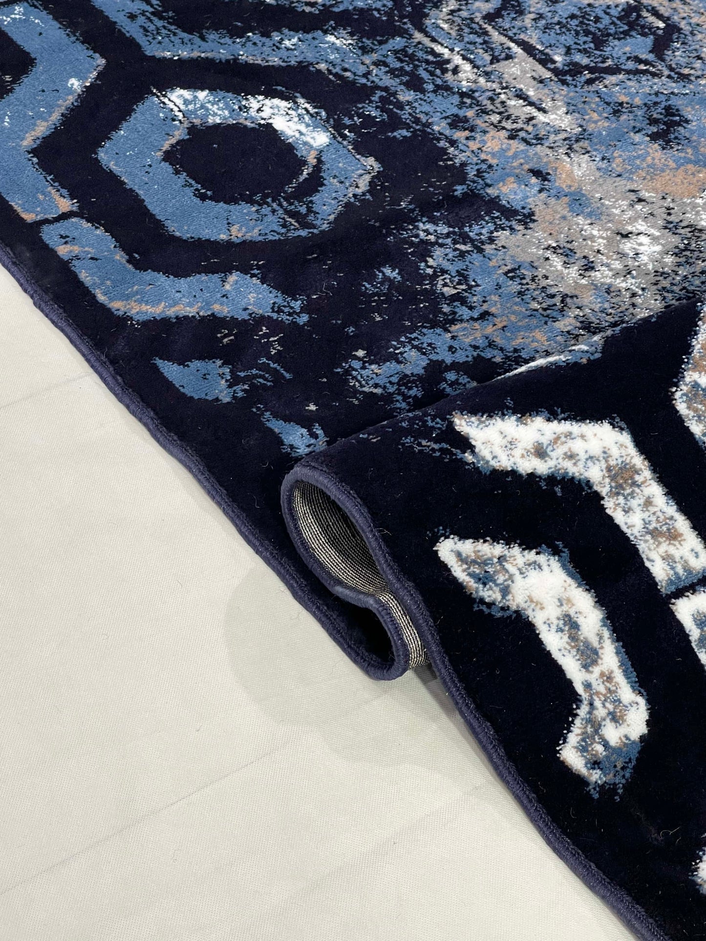 Modern Polypropylene Rug Back Woven(Article-381-Blue)
Size: 6.6 ft width x 9.6 ft length (200cm x 290cm)