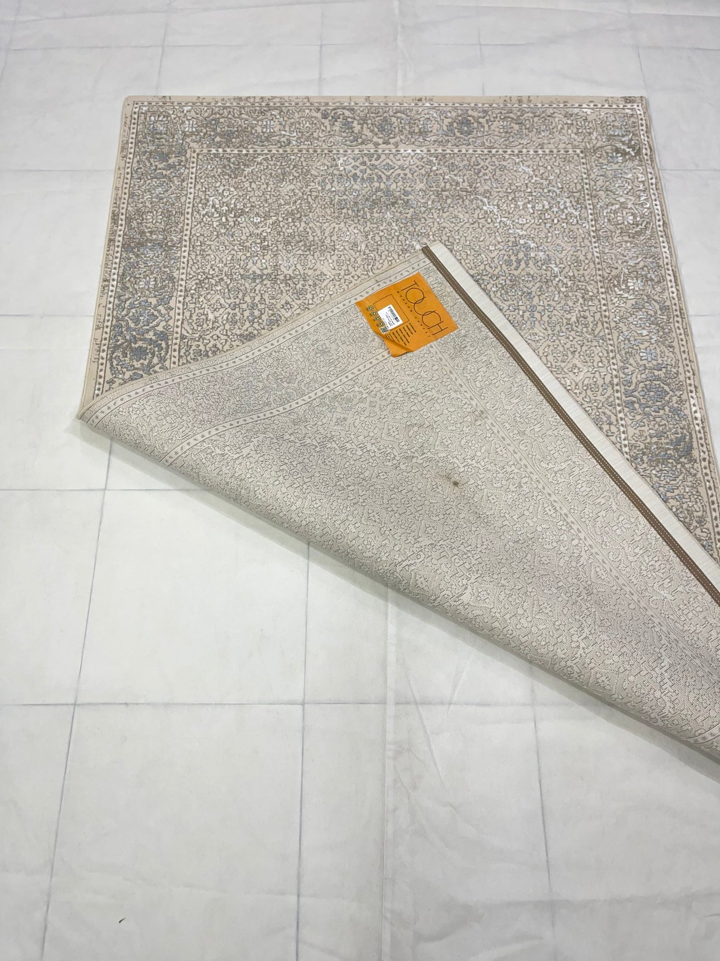Irani Vintage Woven Rug.
 Article -2044-Off white
Size: 4 ft width x 6 ft length ( 120cm x 180 cm)