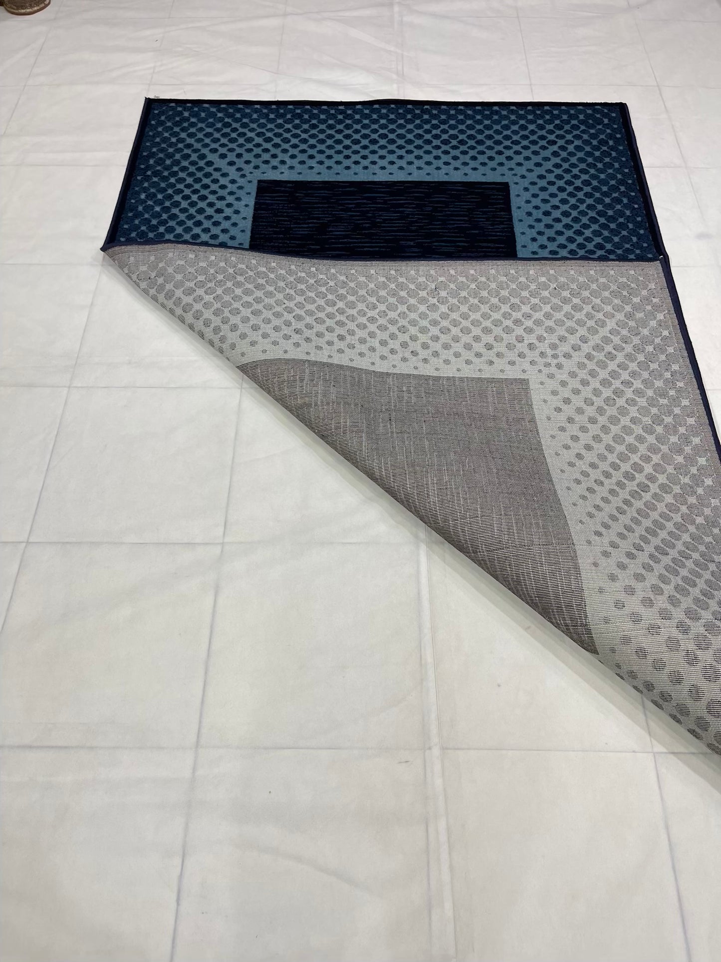 Modern polypropylene Rug,back woven(Article-1866-Black) Size : 5ft width  x 7.3ft length (150cm x 220cm)
