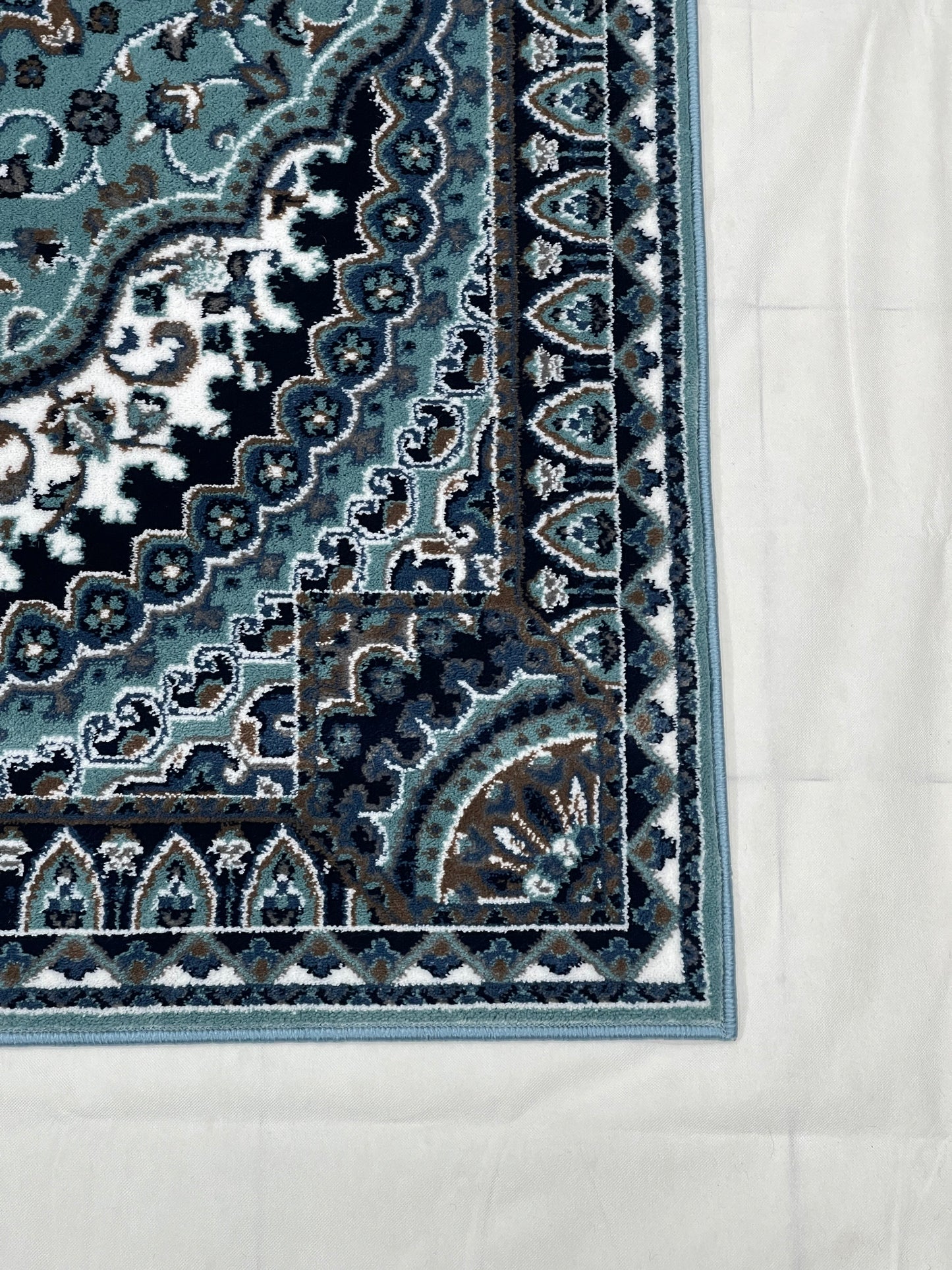 Persian polypropylene Rug,back woven(Article-29-Feroze)
Size : 5ft width  x 7.3ft length (150cm x 220cm)