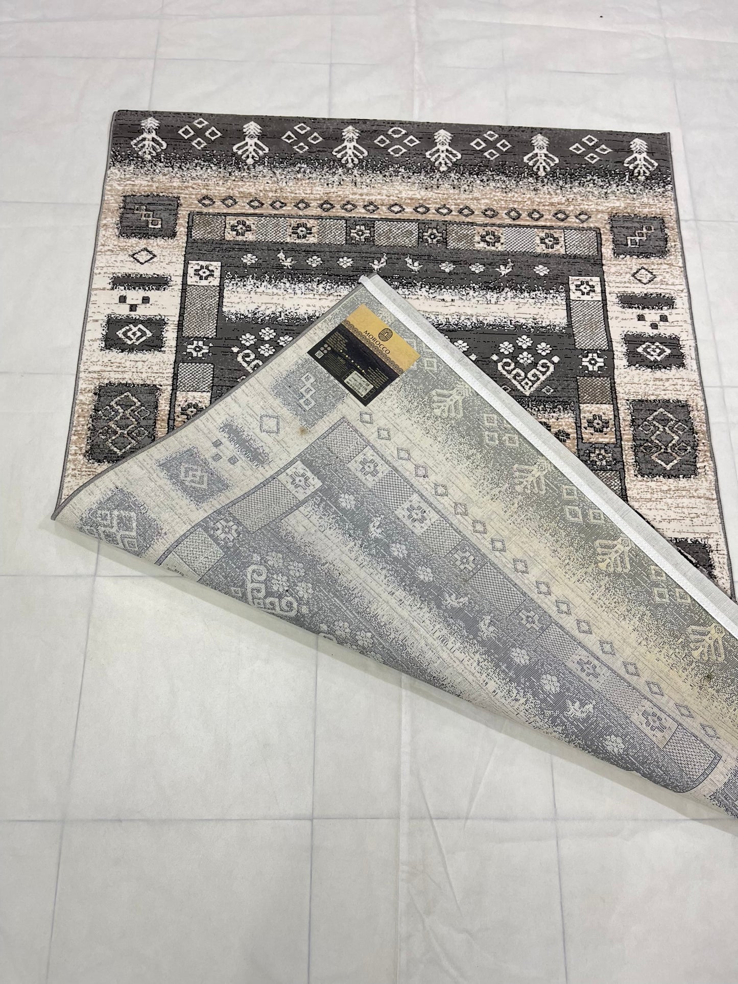 Irani Vintage Woven Rug.
 Article -2048-Grey
Size: 4 ft width x 6 ft length ( 120cm x 180 cm)