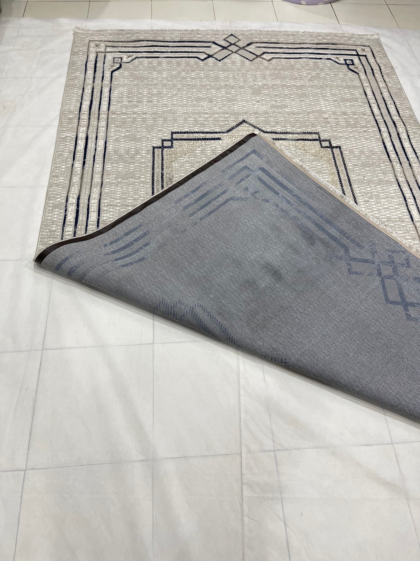 Turkish Polyester Silk.(Article-1612-off white , Blue )
Size : 6.6 ft width x 9.6 ft length ( 200 cm x 290 cm)