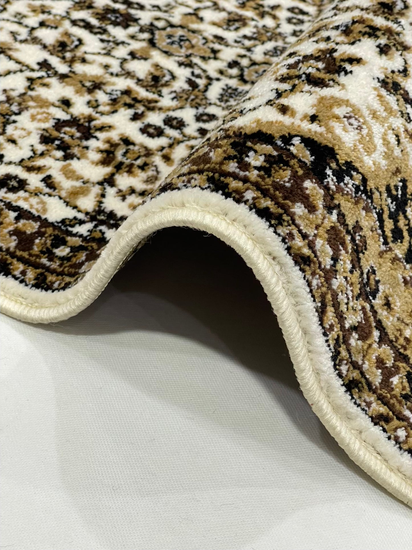 Off white Persian Polypropylene Woven Runner.
 Size : 2.6 ft width x 6.6 ft length
 (80 cm x 200cm)