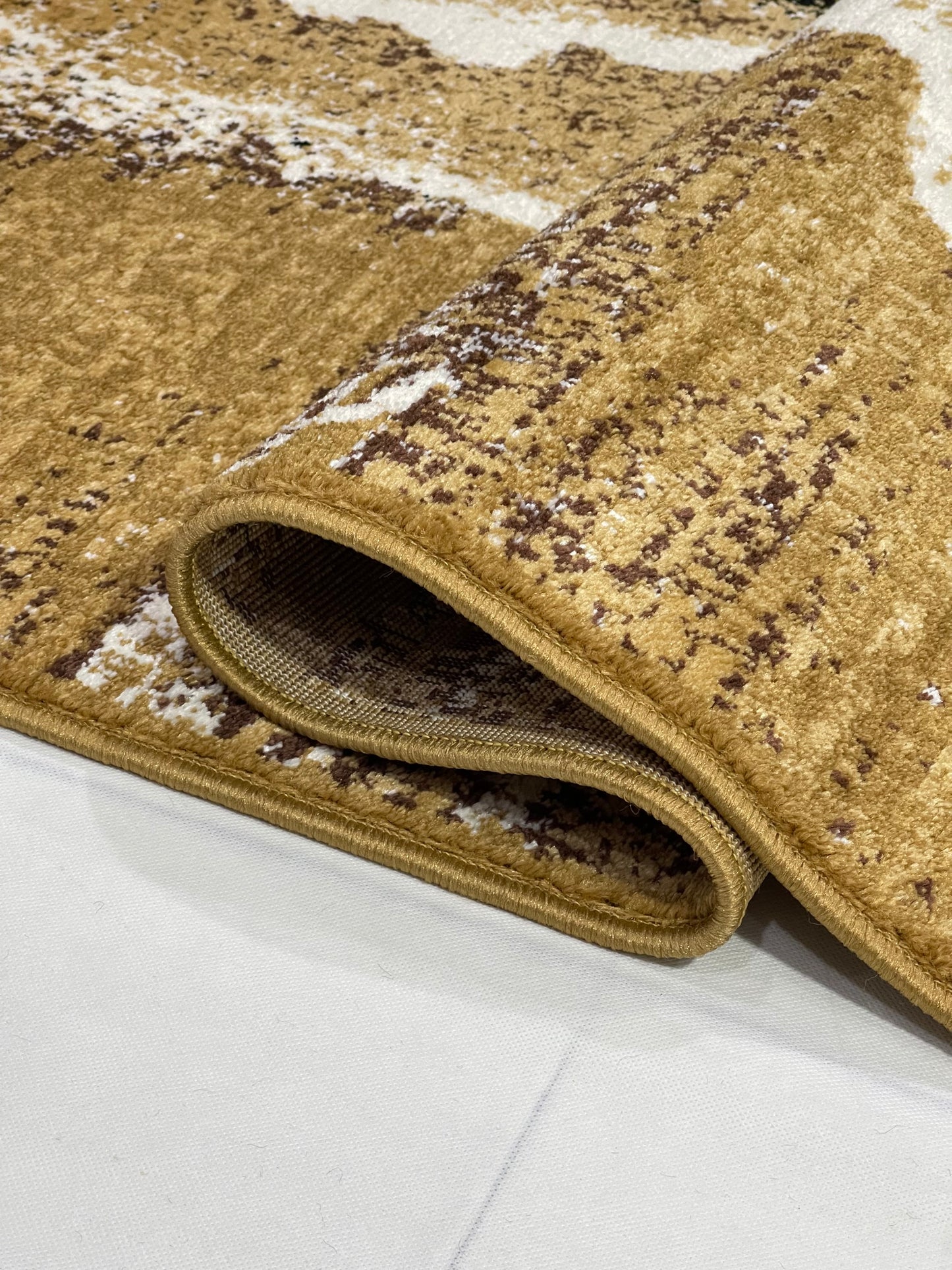 Gold Modern Polypropylene Woven Rug.  Size : 2.6 ft width x 6.6 ft length  (80 cm x 200cm)