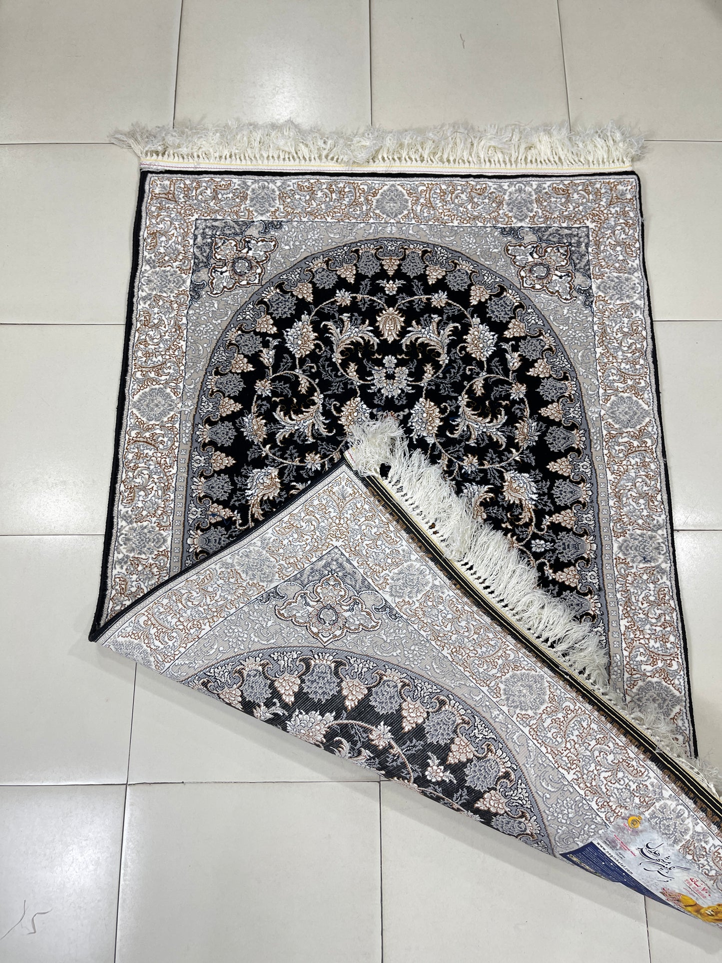 Irani  Acrylic 700 Reeds
Article -201-Black
Size : 3 ft width x 5 ft length (100cm x 150cm)