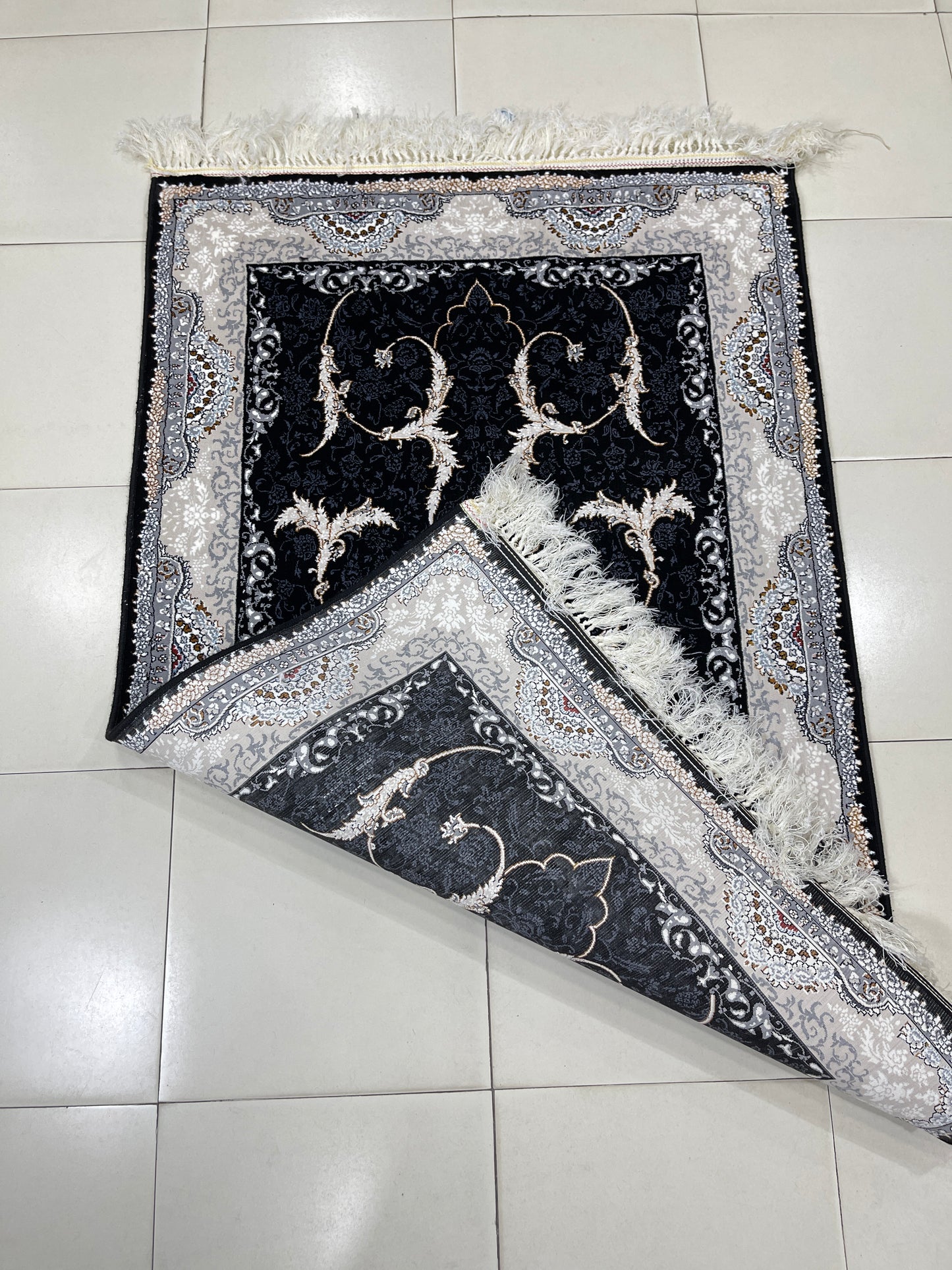 Irani  Acrylic 700 Reeds
Article -205-Black
Size : 3 ft width x 5 ft length (100cm x 150cm)