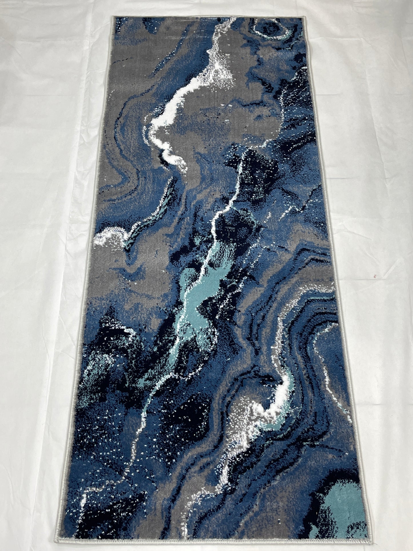 Grey Modern Polypropylene Woven Rug.
 Size : 2.6 ft width x 6.6 ft length
 (80 cm x 200cm)