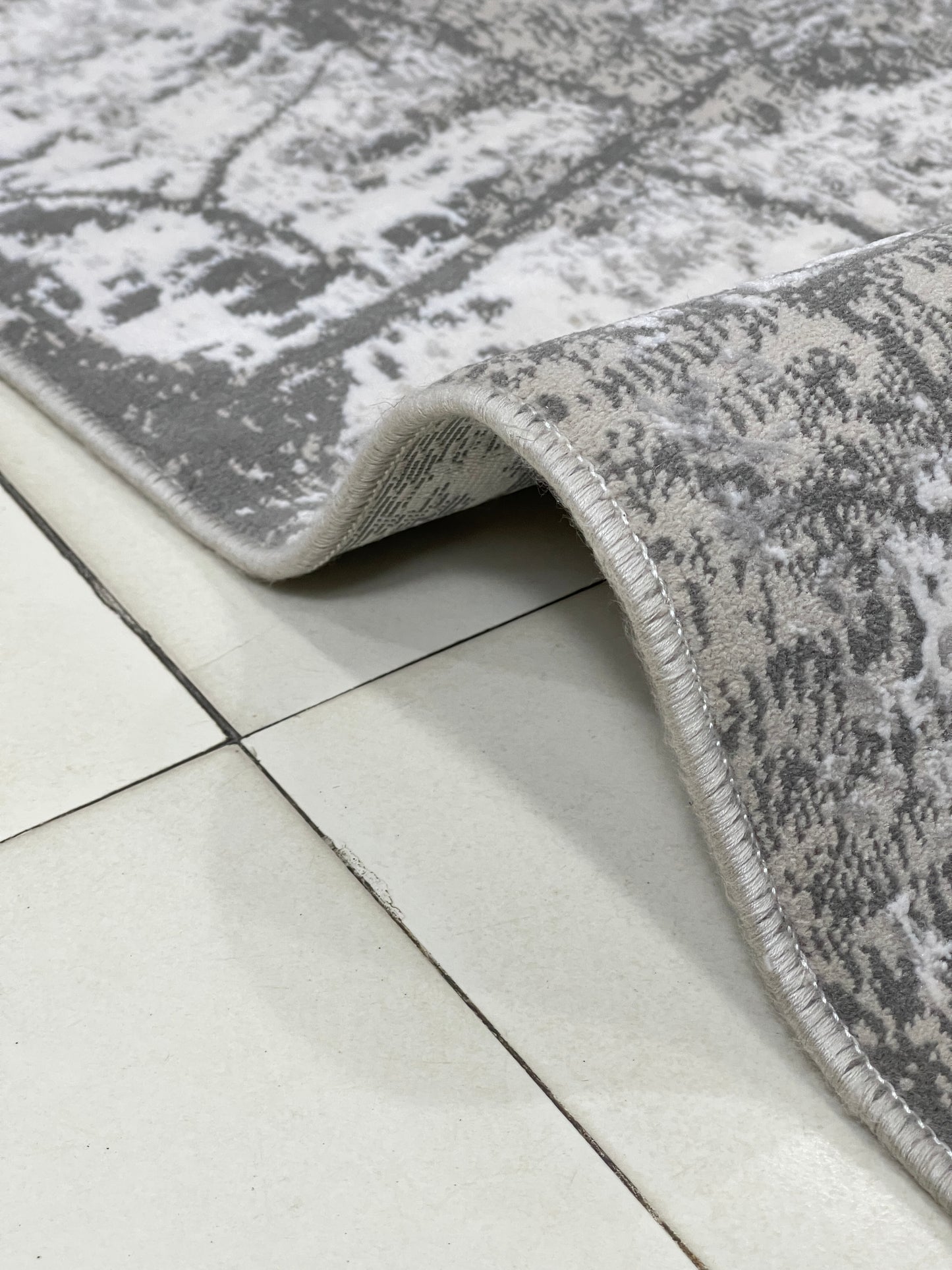 Irani viscose Rug , Woven Back
Article-318-Grey 
Size : 3 ft width x 5 ft length (100 cm x 150cm)