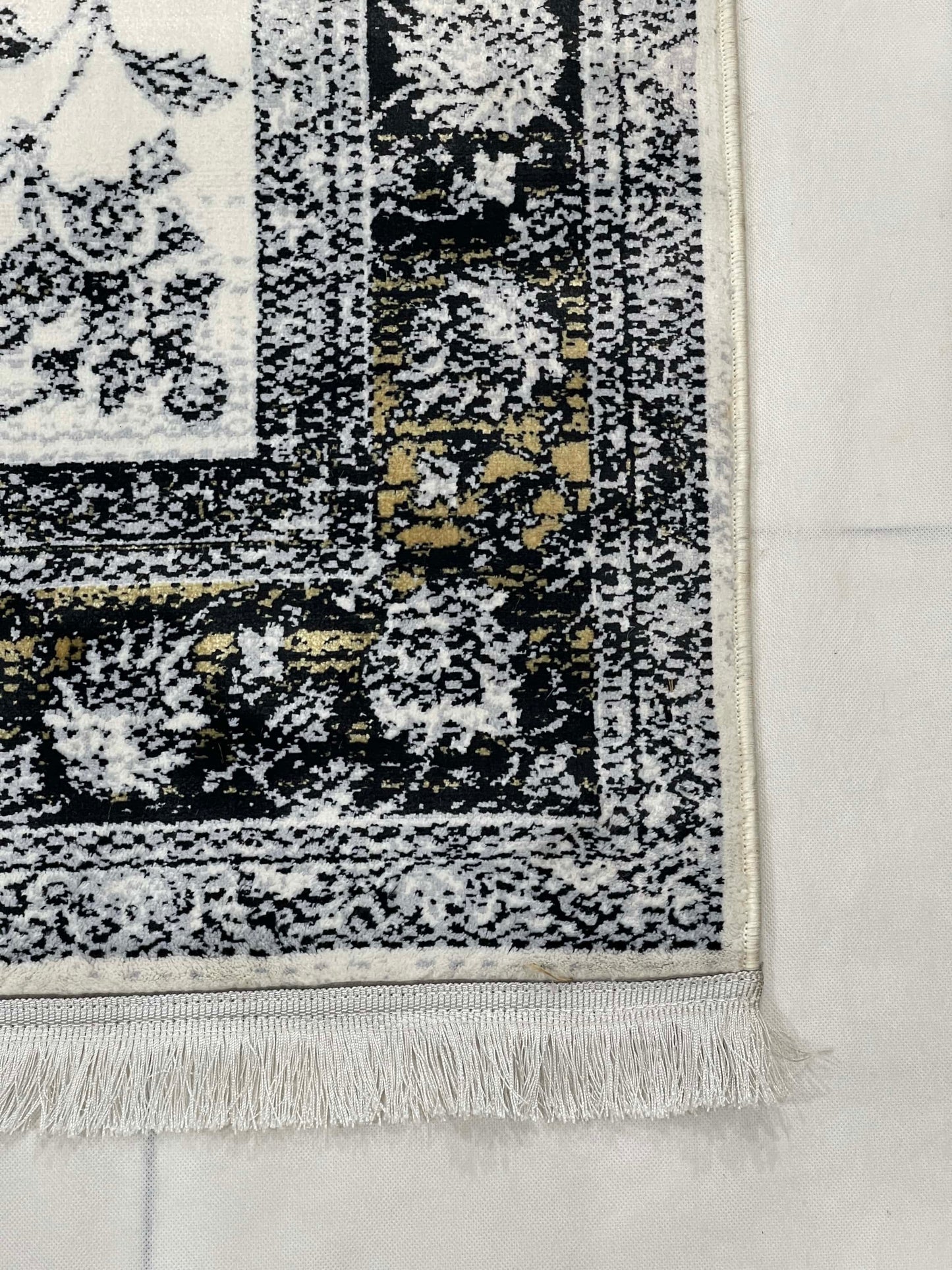 Irani modern Vintage Woven Rug.
Article-766-Grey , White
Size : 5ft width  x 7.3ft length (150cm x 220cm)