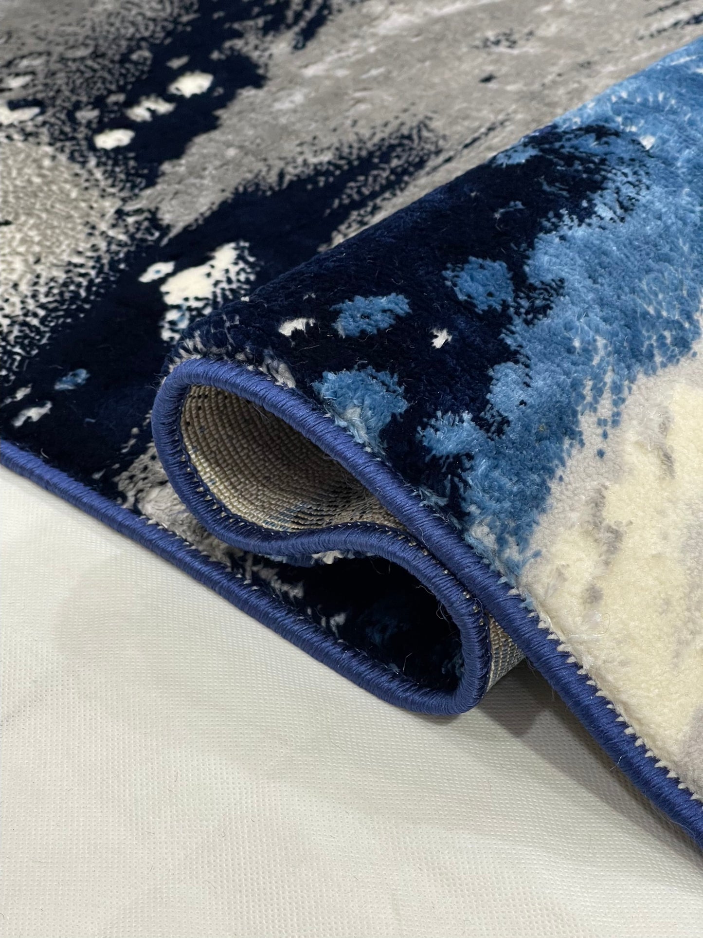 Turkish Top Quality Silk.(Article-1090-Blue)
Size: 4 ft width x 5.6 ft length ( 120cm x 170cm)