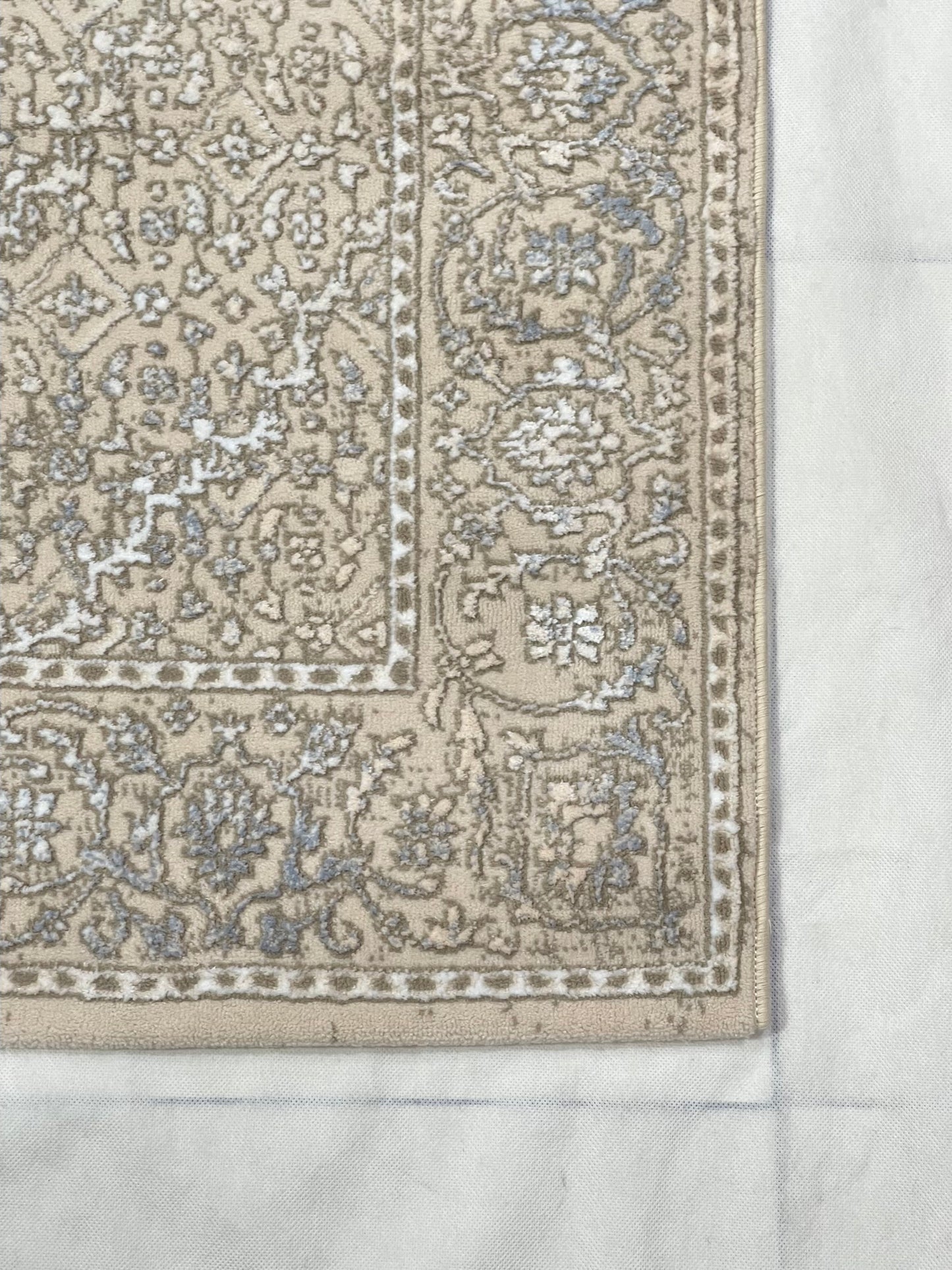 Irani Vintage Woven Rug.
 Article -2044-Off white
Size: 4 ft width x 6 ft length ( 120cm x 180 cm)
