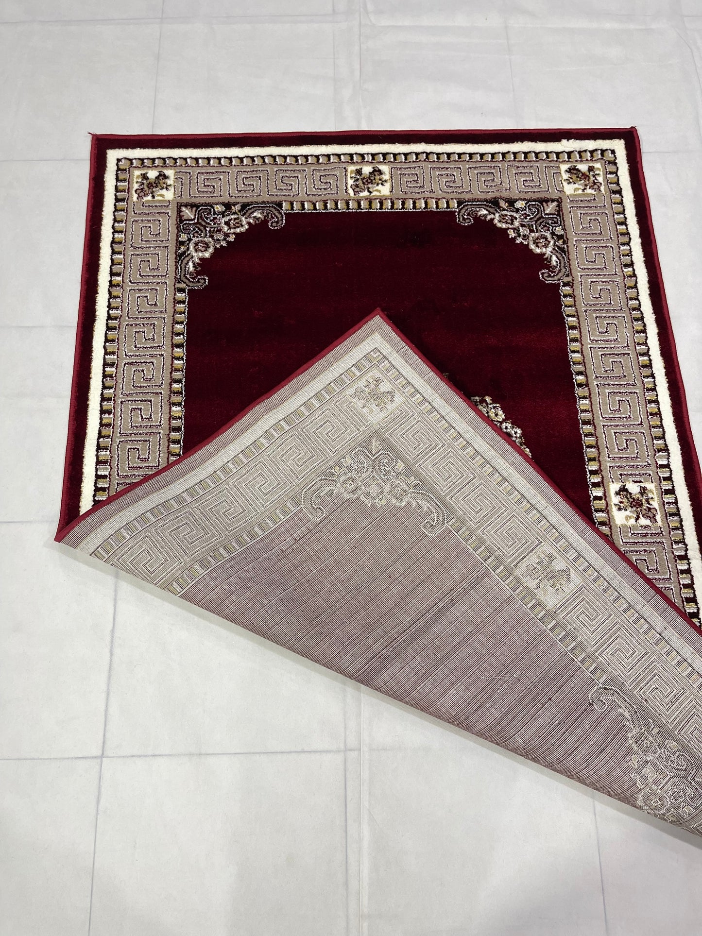 Polyester Silk Woven Rug.(Article-1575-Red) Size : 4 ft width x 5.6 ft length