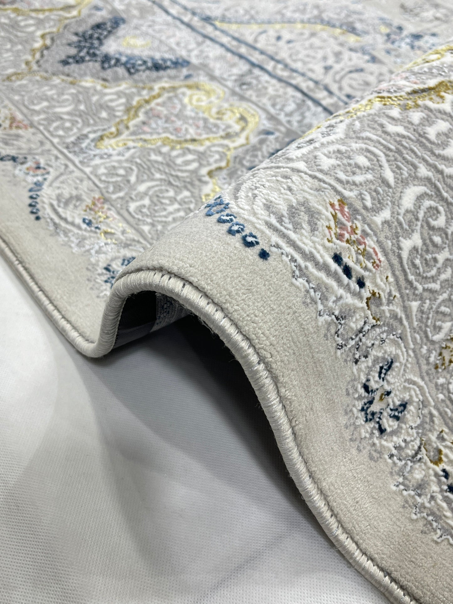 New Turkish Silk (Surya A) 
Size: 6.6 ft width x 9.6 ft length (200cm x 290cm)
Article -614- Off White