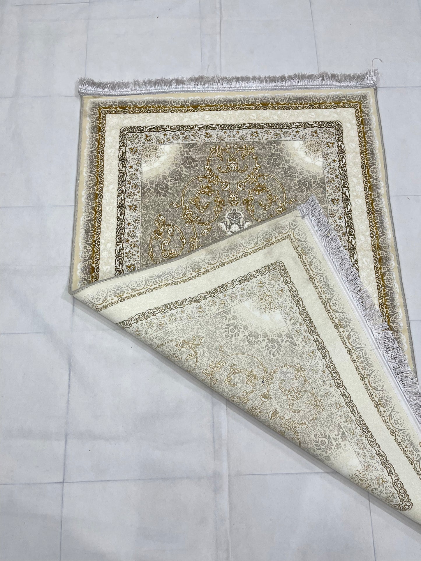 Irani Pure Acrylic 1200 Reeds
Article -201-Off white
Size : 3 ft width x 5 ft length (100cm x 150cm)