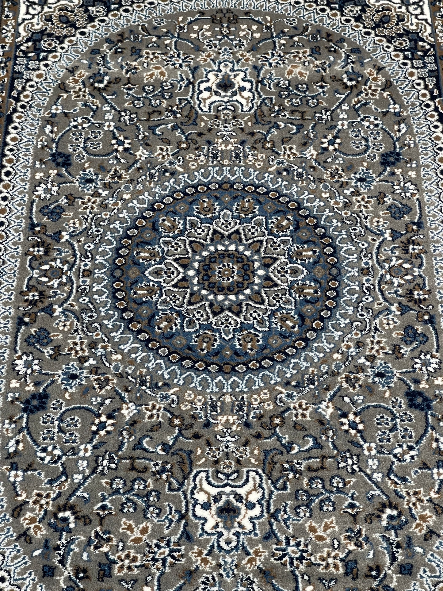 Persian Polypropylene Rug,back woven(Article-22-Grey)
Size : 5ft width  x 7.3ft length (150cm x 220cm)