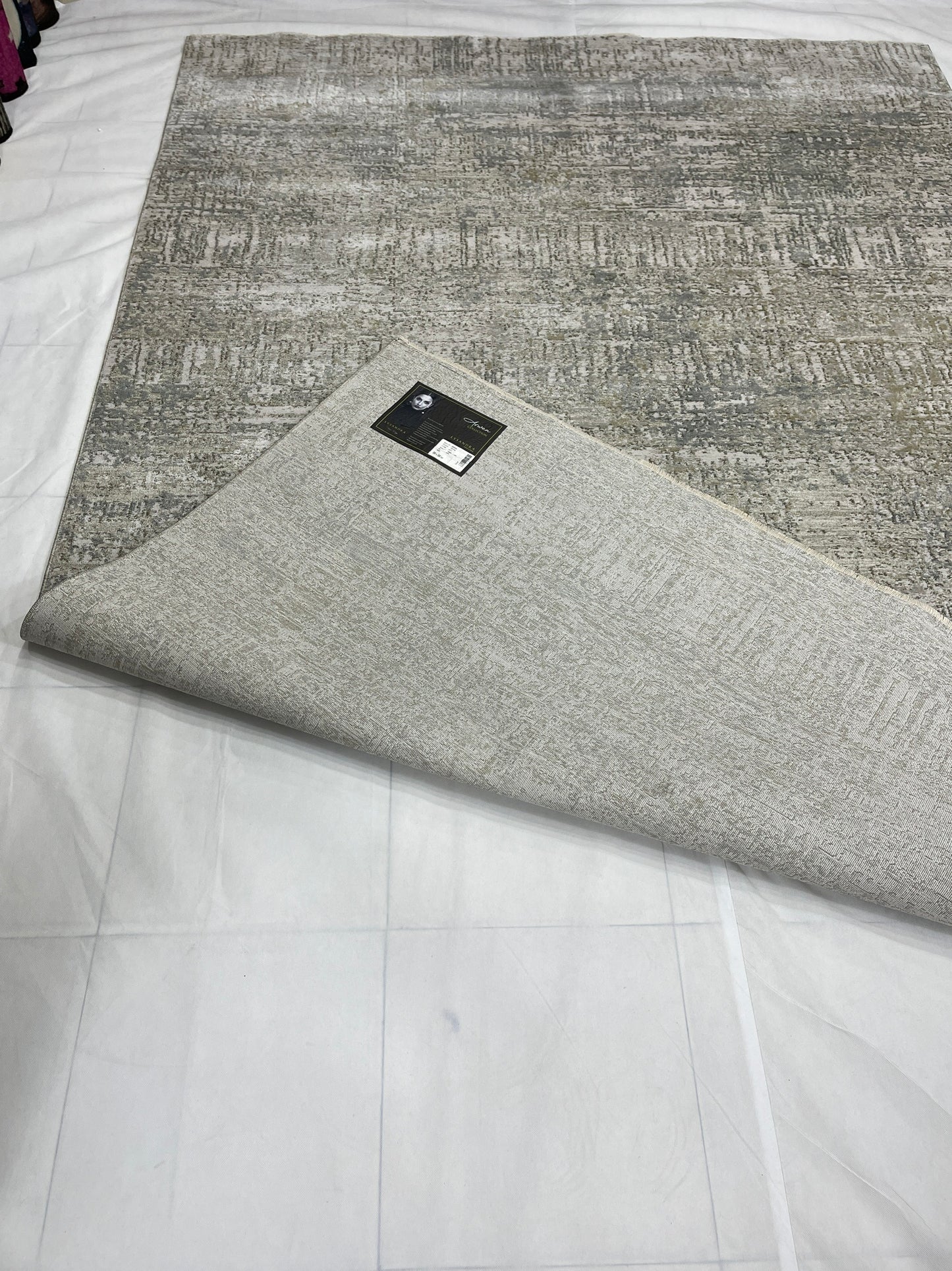New Turkish Silk (Surya A) 
Size: 6.6 ft width x 9.6 ft length (200cm x 290cm)
Article -624- Beige