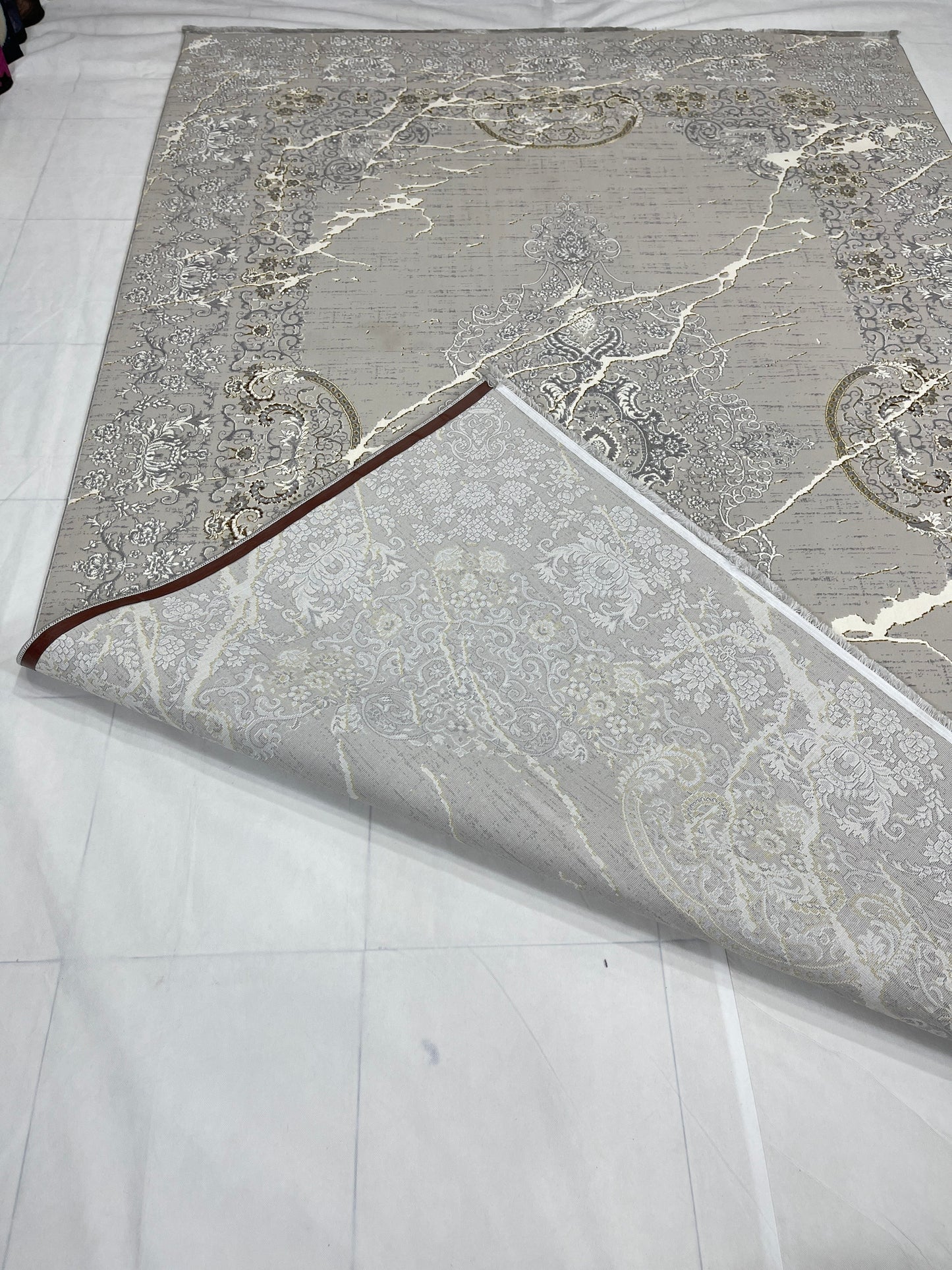 New Turkish Silk (Surya A) 
Size: 6.6 ft width x 9.6 ft length (200cm x 290cm)
Article -628- Off White