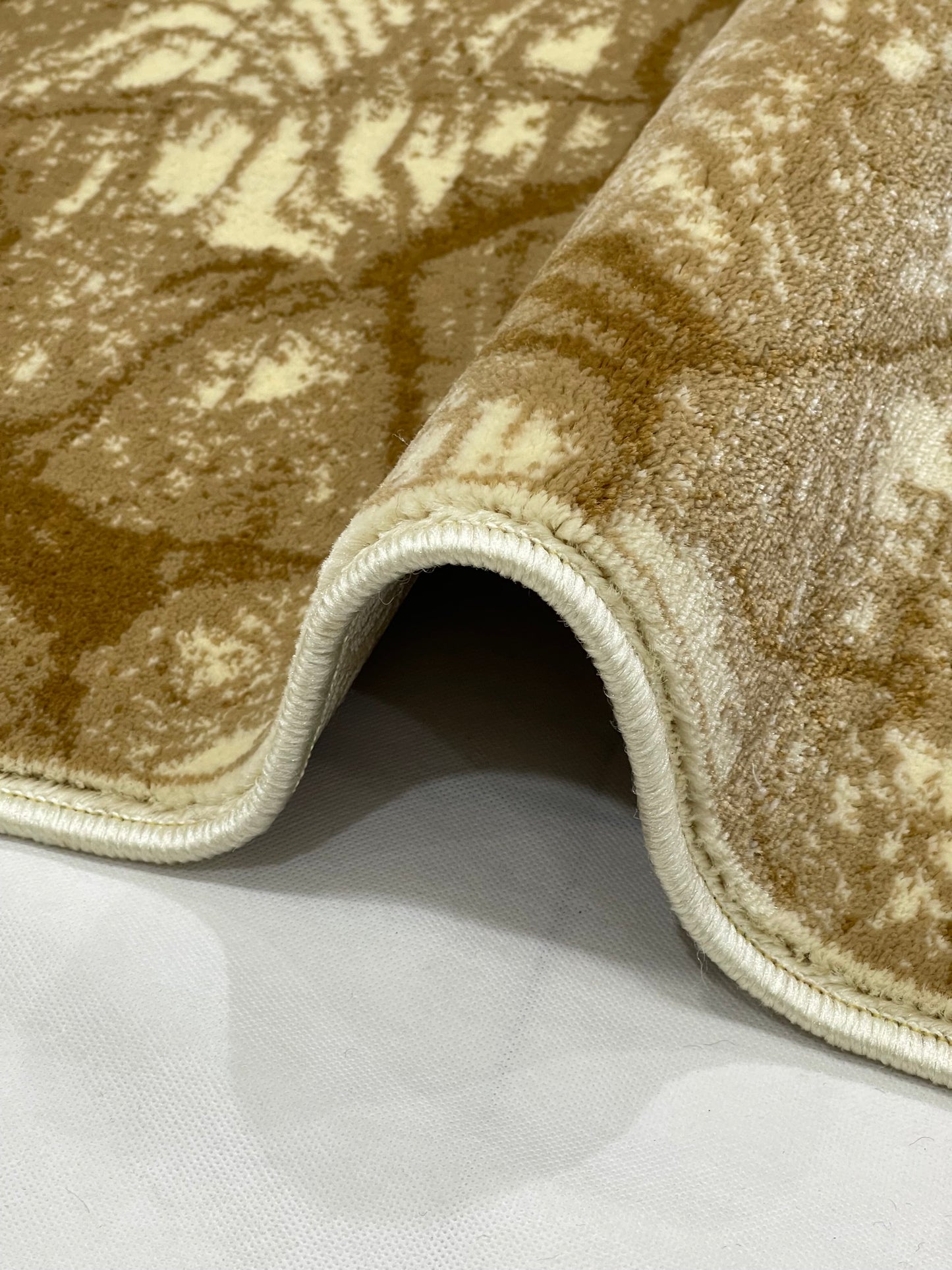 Modern Polypropylene Rug,Woven Back
(Article-67-Off white)
Size : 3 ft width x 5 ft length (100cm x 150 cm)