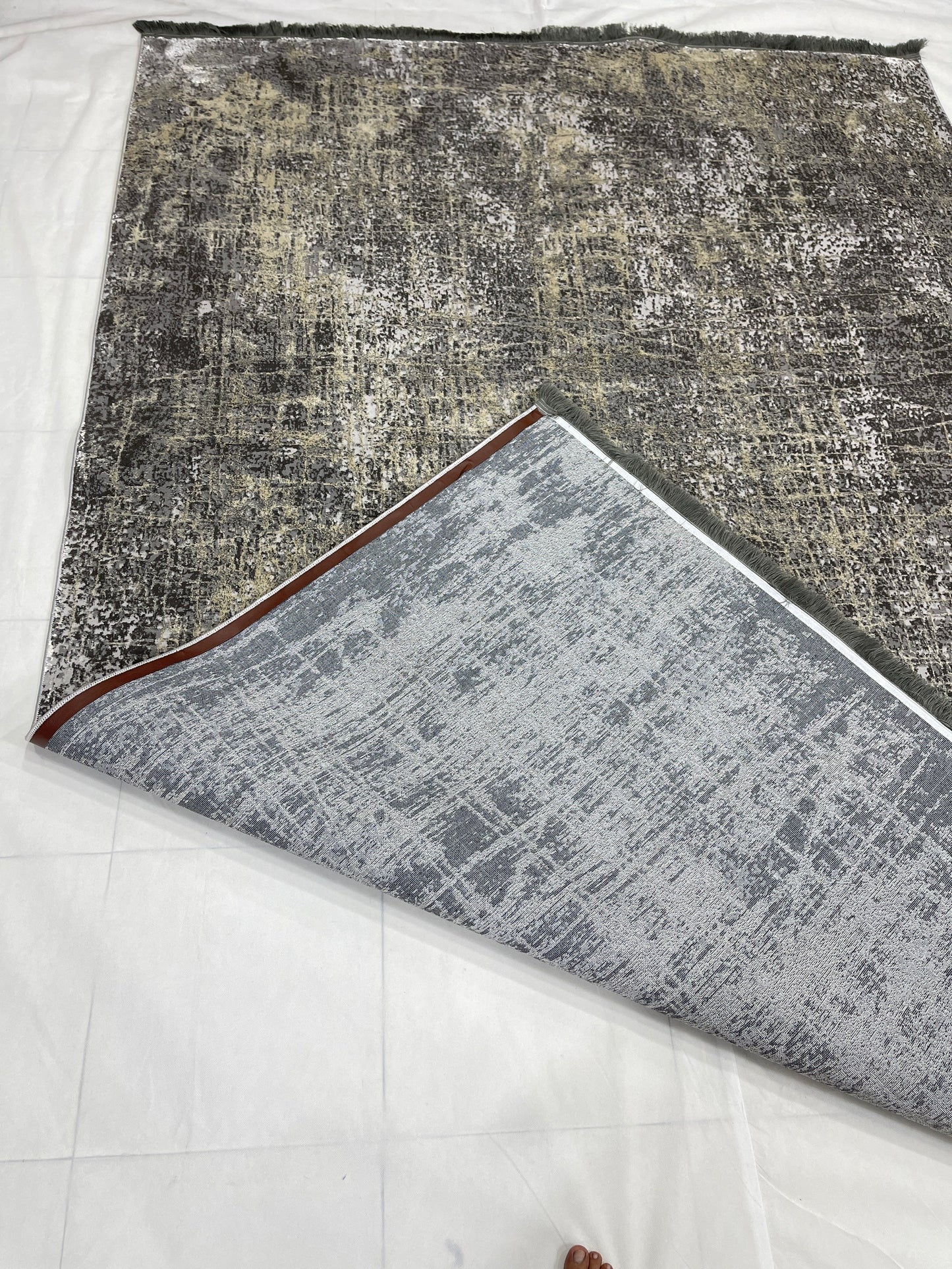 New Turkish Silk (Surya A)  Size: 6.6 ft width x 9.6 ft length (200cm x 290cm) Article -609- Dark Grey