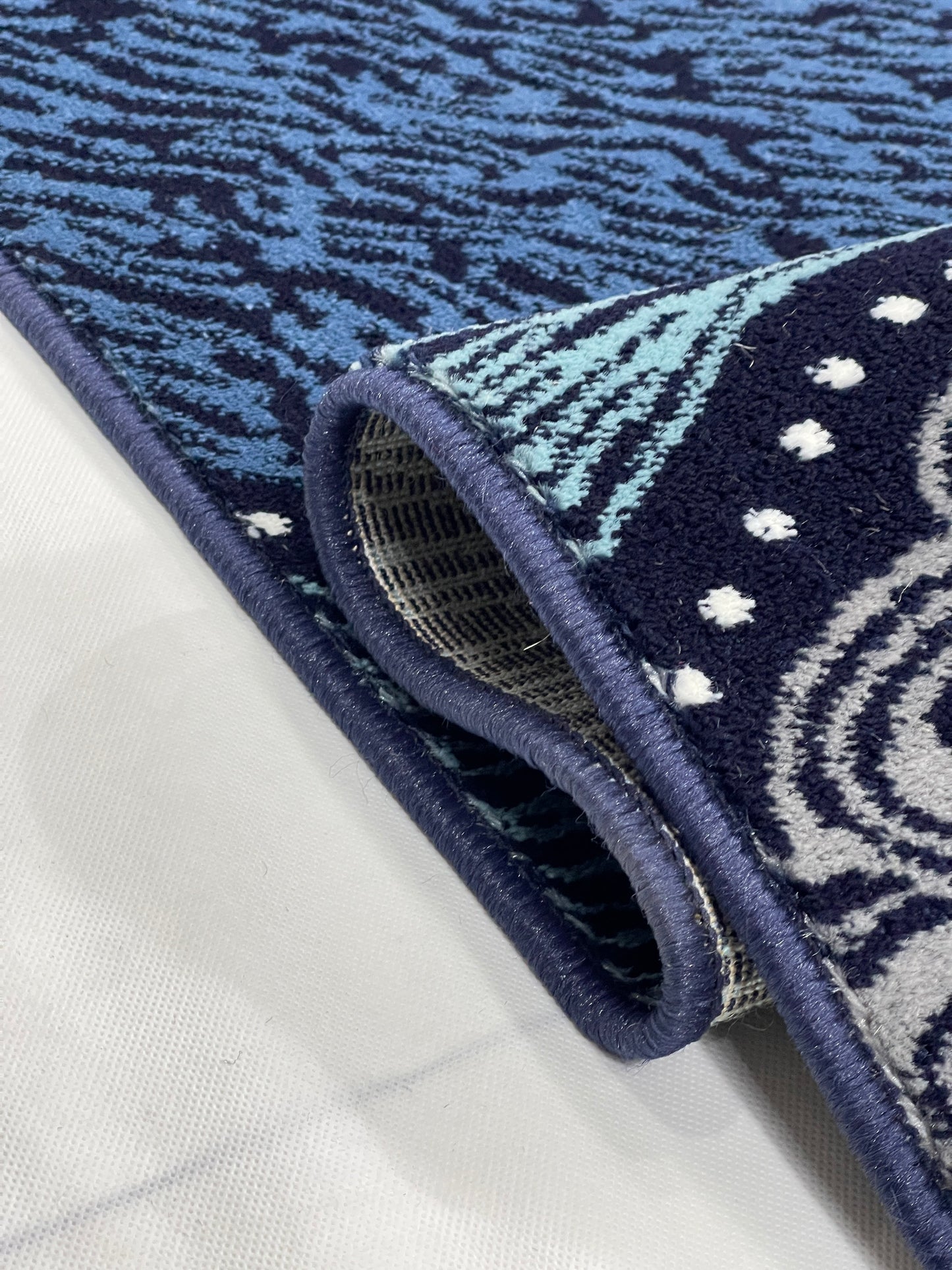 Modern polypropylene Rug,back woven(Article-125-Blue)
Size : 6.6 ft width x 9.6 ft length (200cm x 290cm)